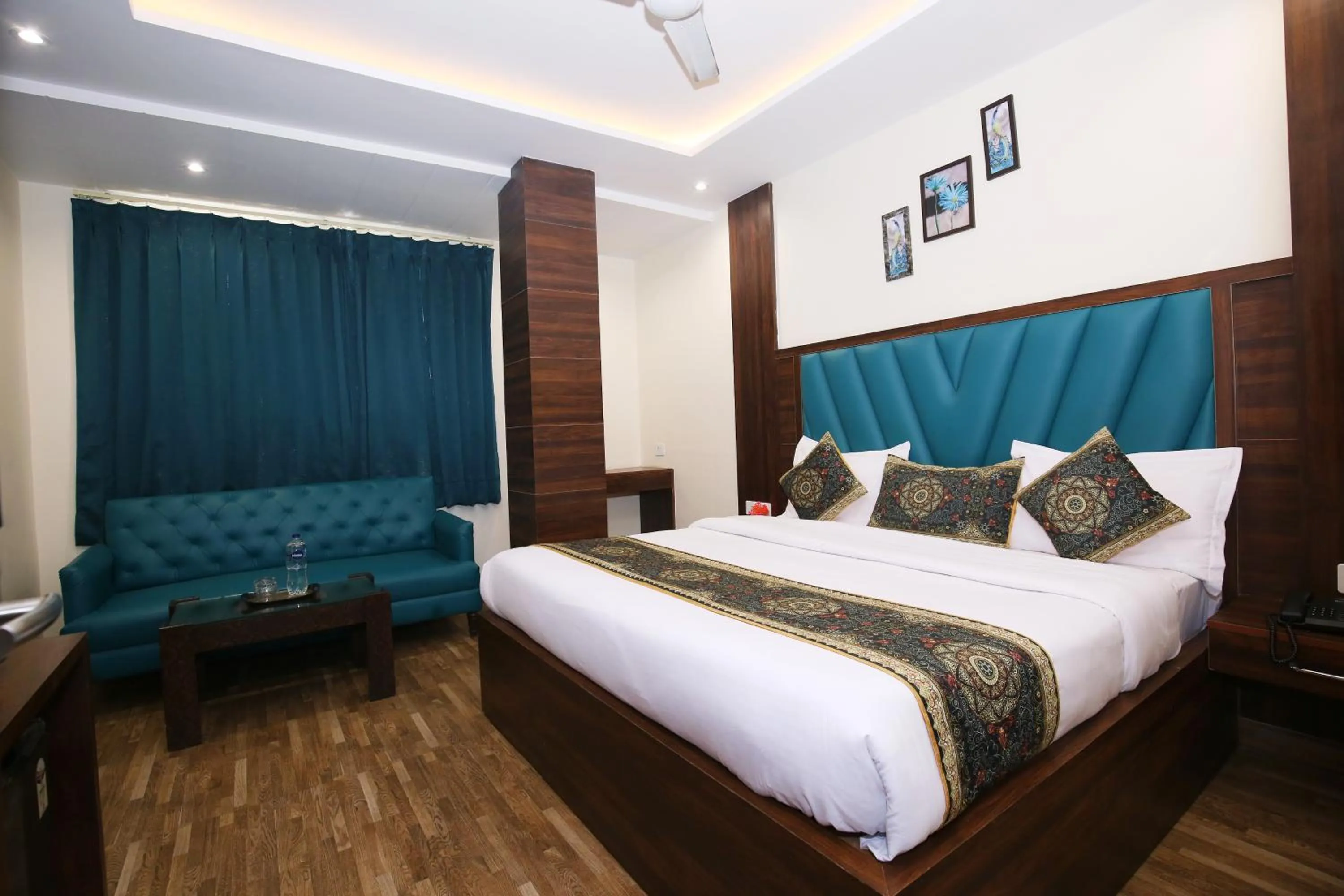 Bed in Hotel East Wood Amritsar