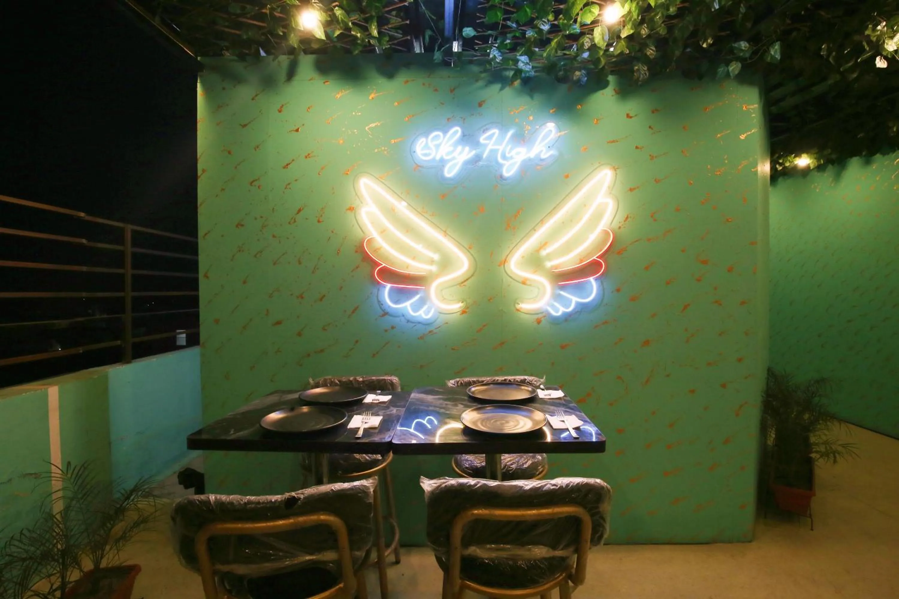 Restaurant/places to eat in Hotel East Wood Amritsar