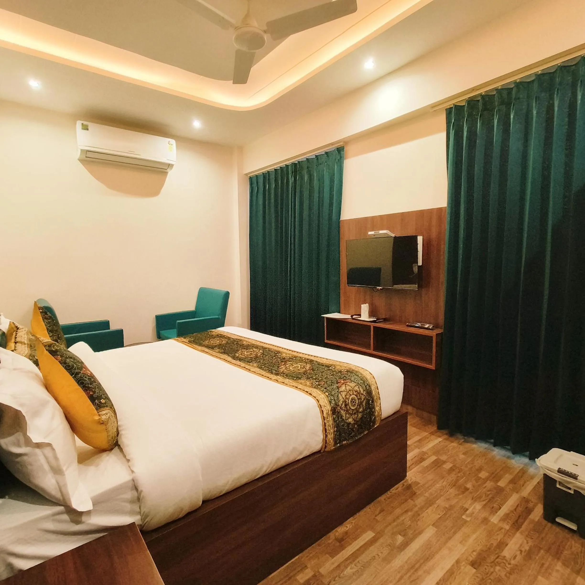 TV and multimedia in Hotel East Wood Amritsar