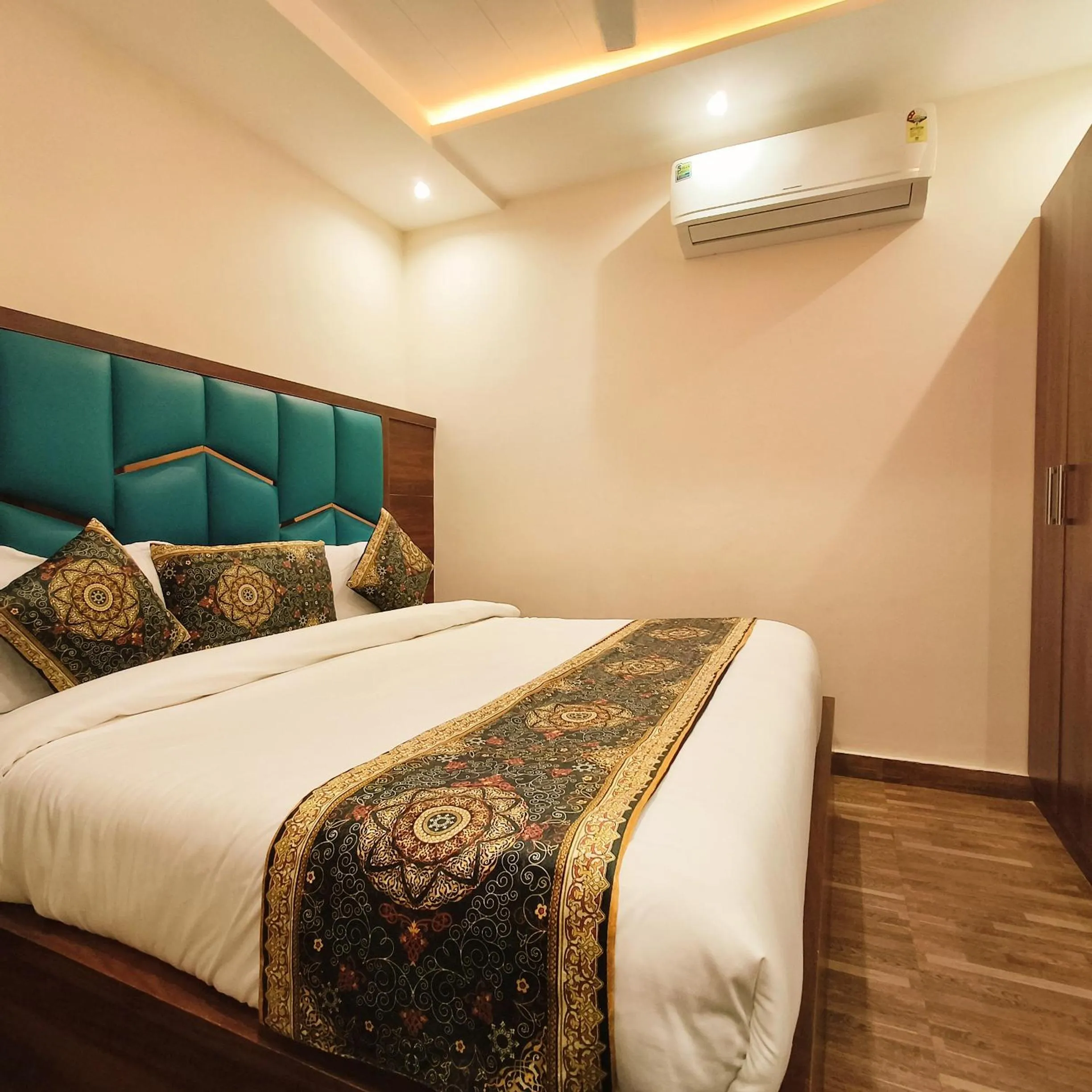 Bed in Hotel East Wood Amritsar