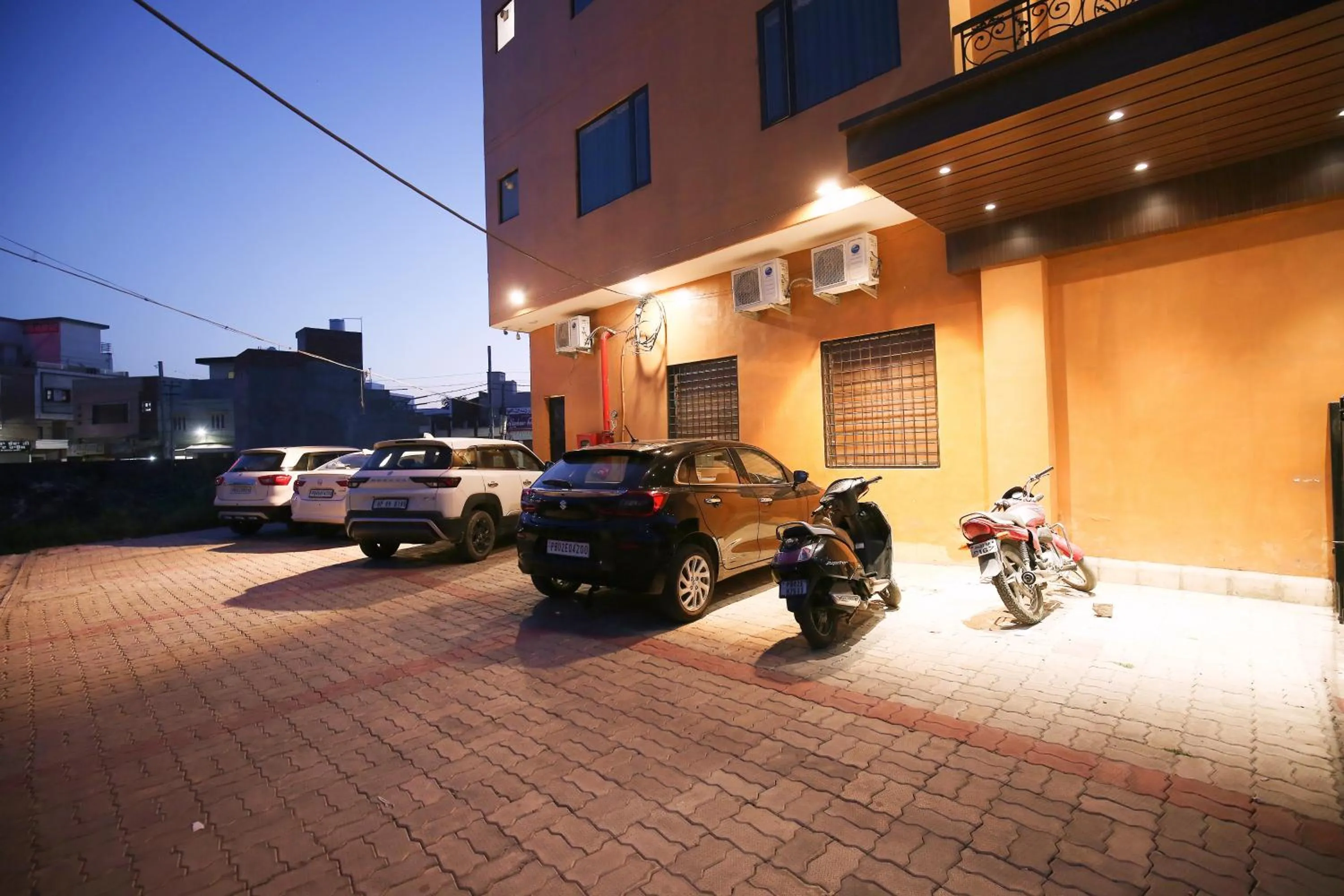 Parking in Hotel East Wood Amritsar