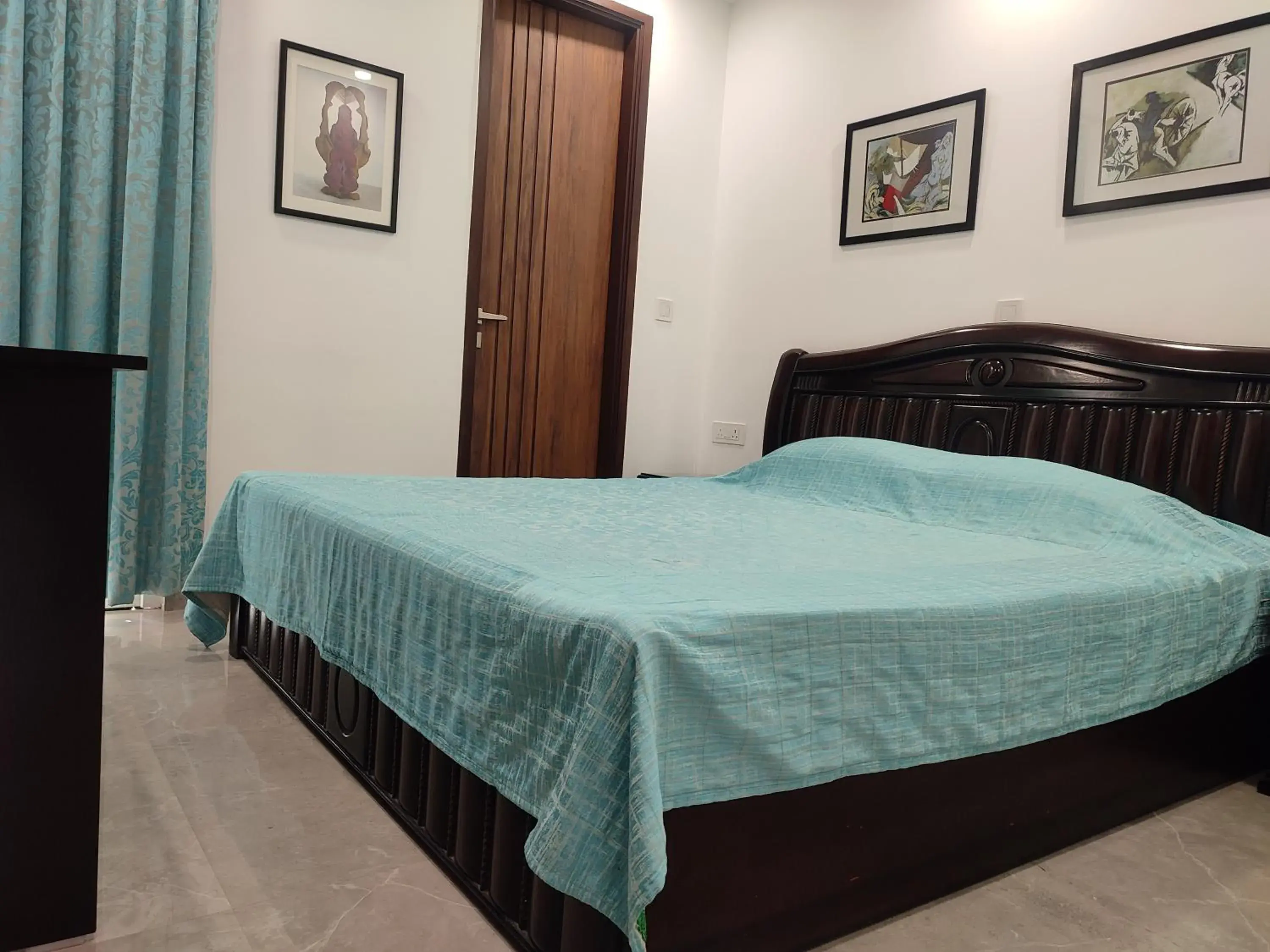 Double Room with Private External Bathroom - single occupancy in Fully Furnished Comfortable Rooms in Hauz Khas - Woodpecker Apartments Double Room with Private External Bathroom - single occupancy in Fully Furnished Comfortable Rooms in Hauz Khas - Woodpecker Apartments