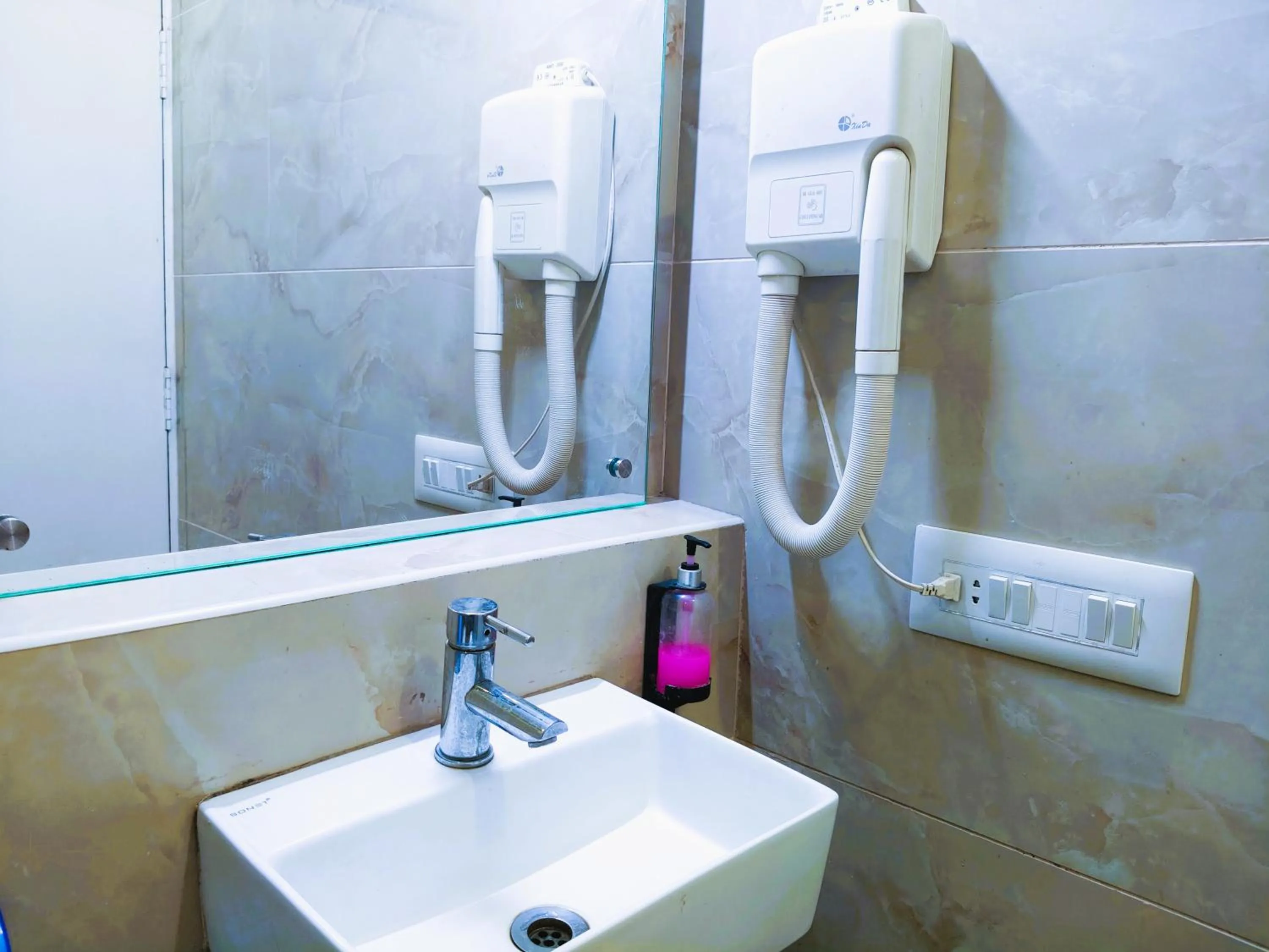 Athasri Hotel Infantry Road