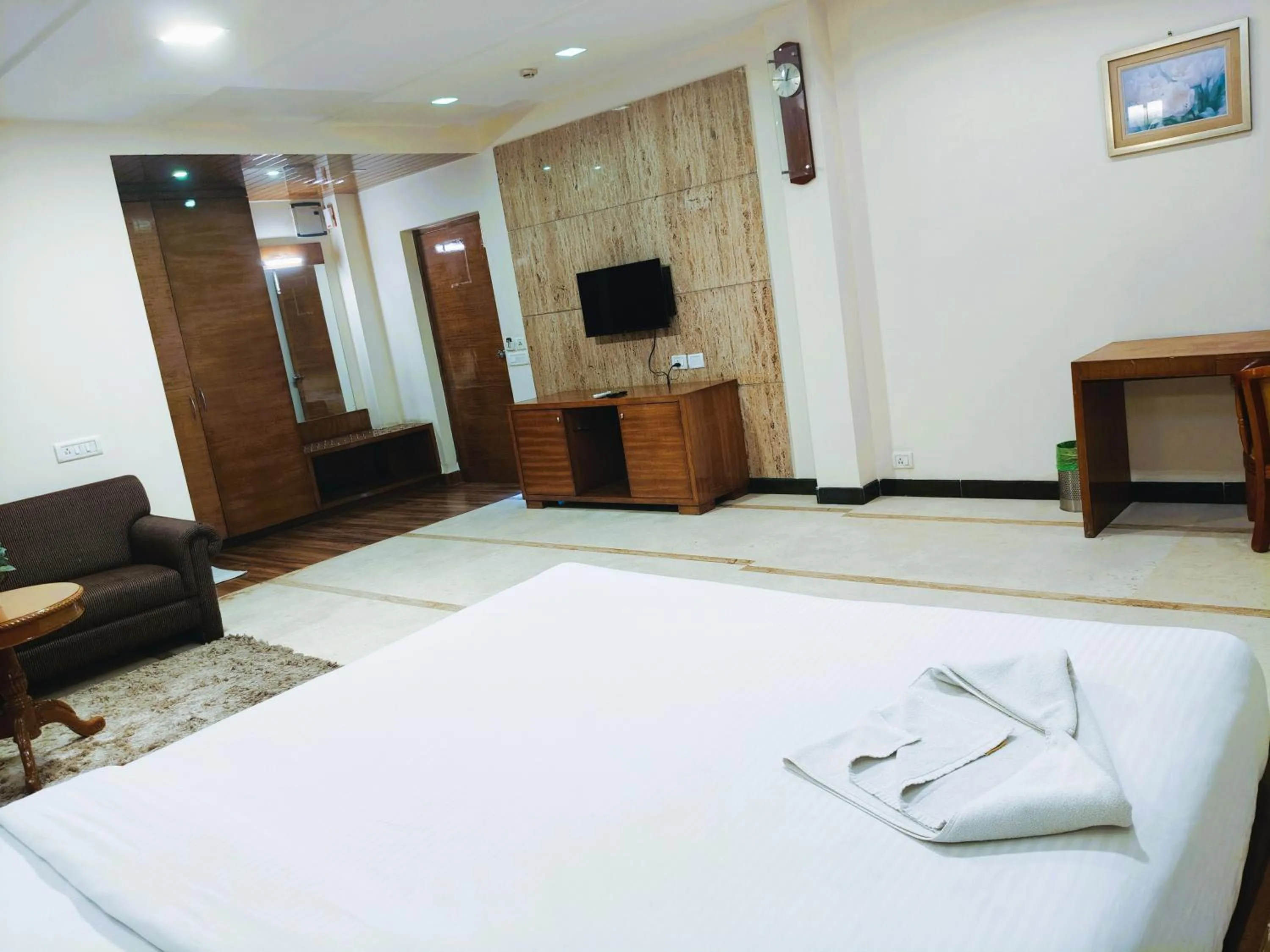 Bed in Athasri Hotel Infantry Road