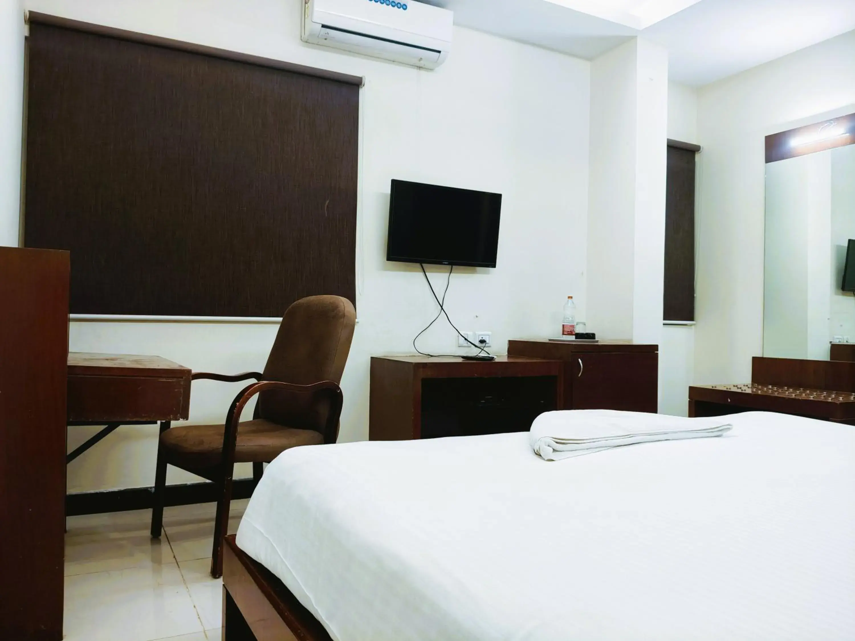 Double Room in Athasri Hotel Infantry Road Double Room in Athasri Hotel Infantry Road