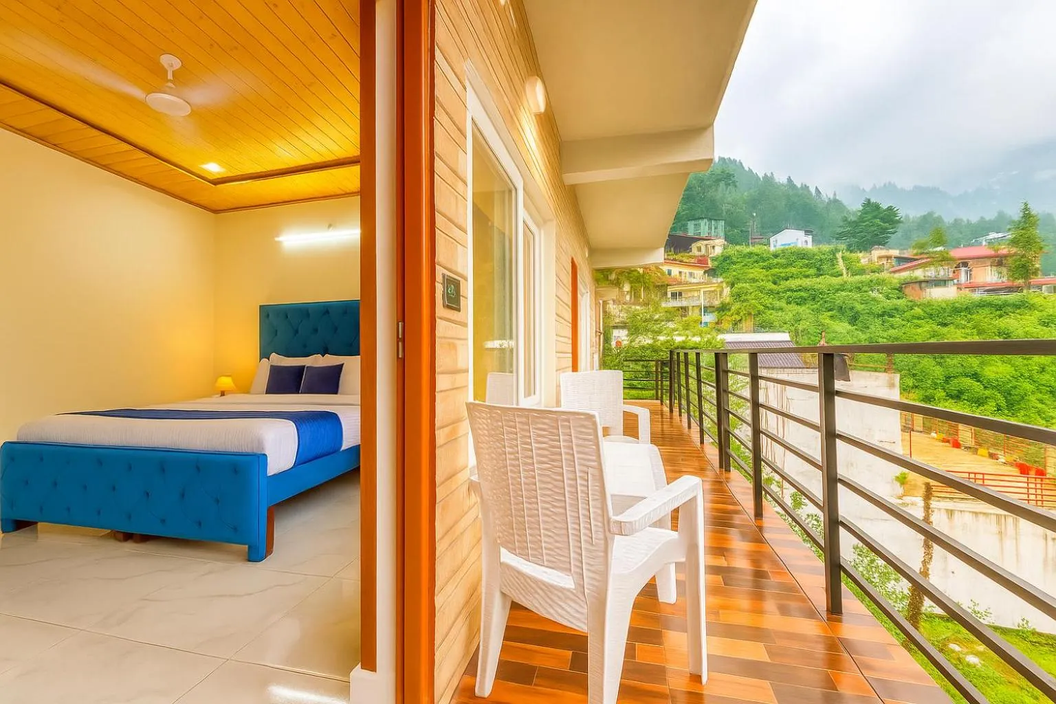 Bed in Hotel Shiva Lake - Near Mussoorie Lake