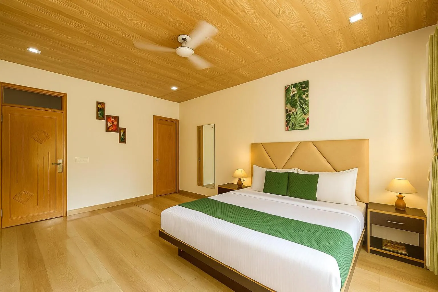 Bed in Hotel Shiva Lake - Near Mussoorie Lake
