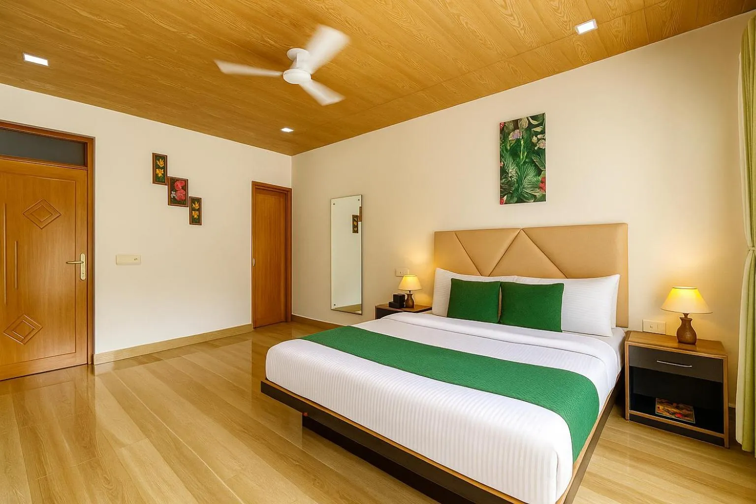 Bed in Hotel Shiva Lake - Near Mussoorie Lake