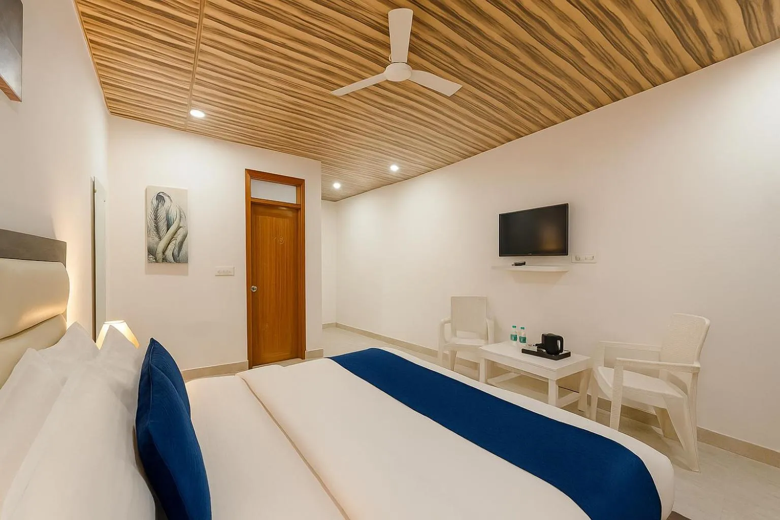 Bed in Hotel Shiva Lake - Near Mussoorie Lake