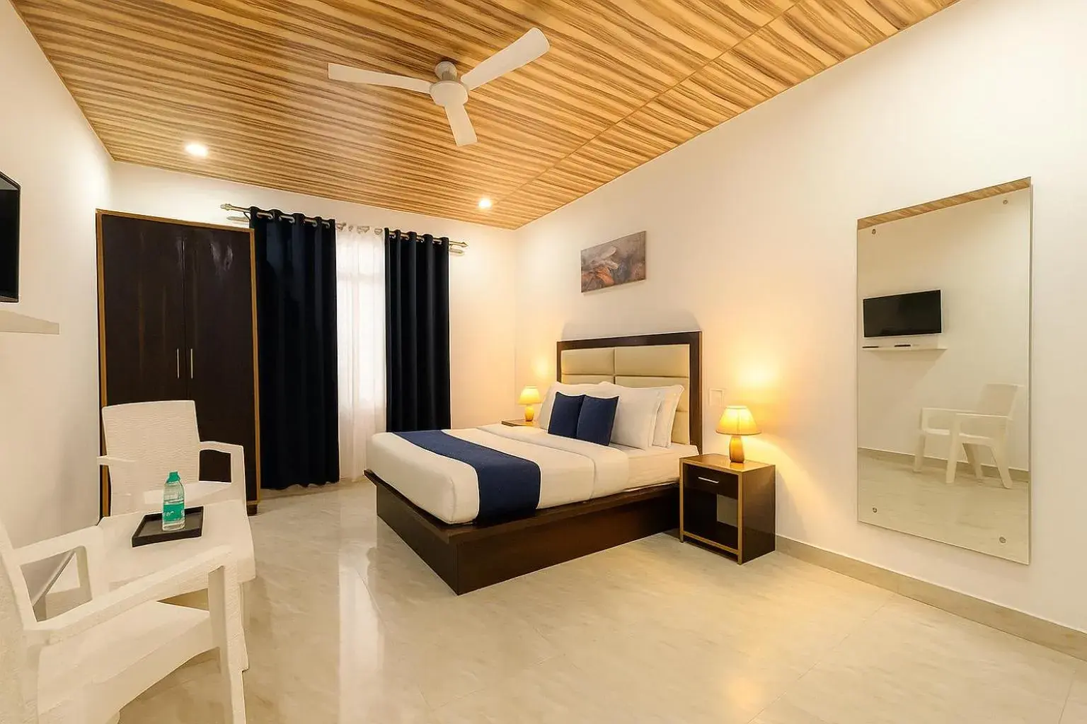 Deluxe Double Room - single occupancy in Hotel Shiva Lake - Near Mussoorie Lake Deluxe Double Room - single occupancy in Hotel Shiva Lake - Near Mussoorie Lake