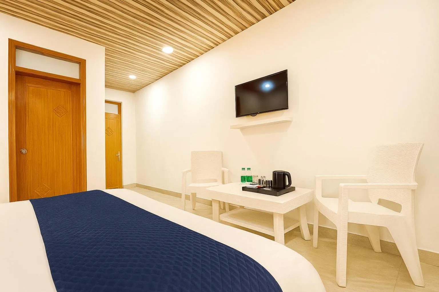 Bed in Hotel Shiva Lake - Near Mussoorie Lake