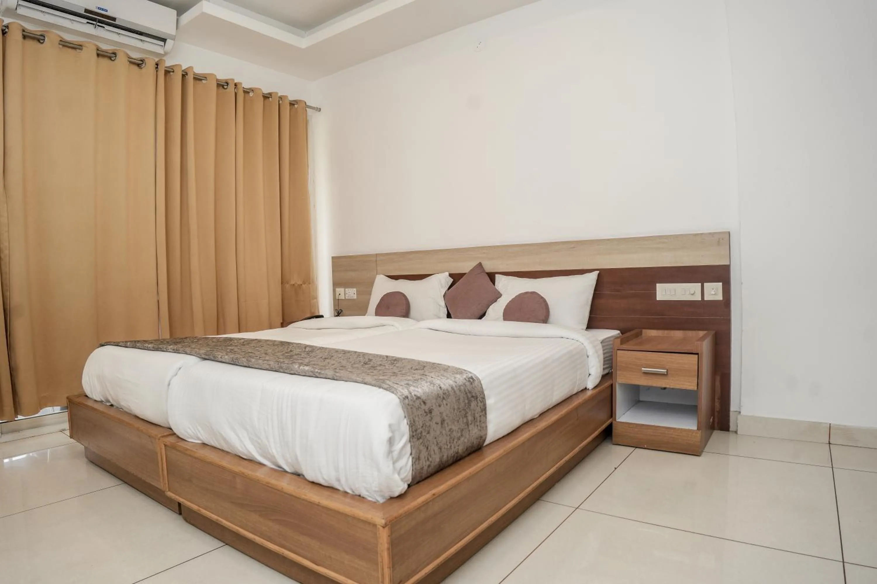 Bed in HOTEL LETS STAY