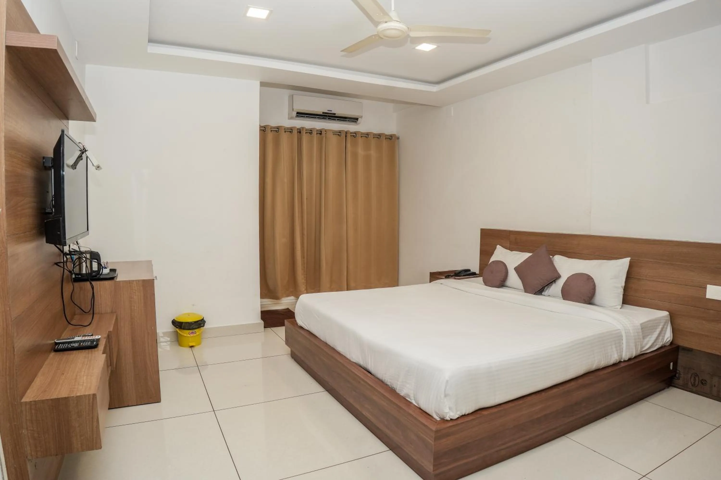 Bed in HOTEL LETS STAY