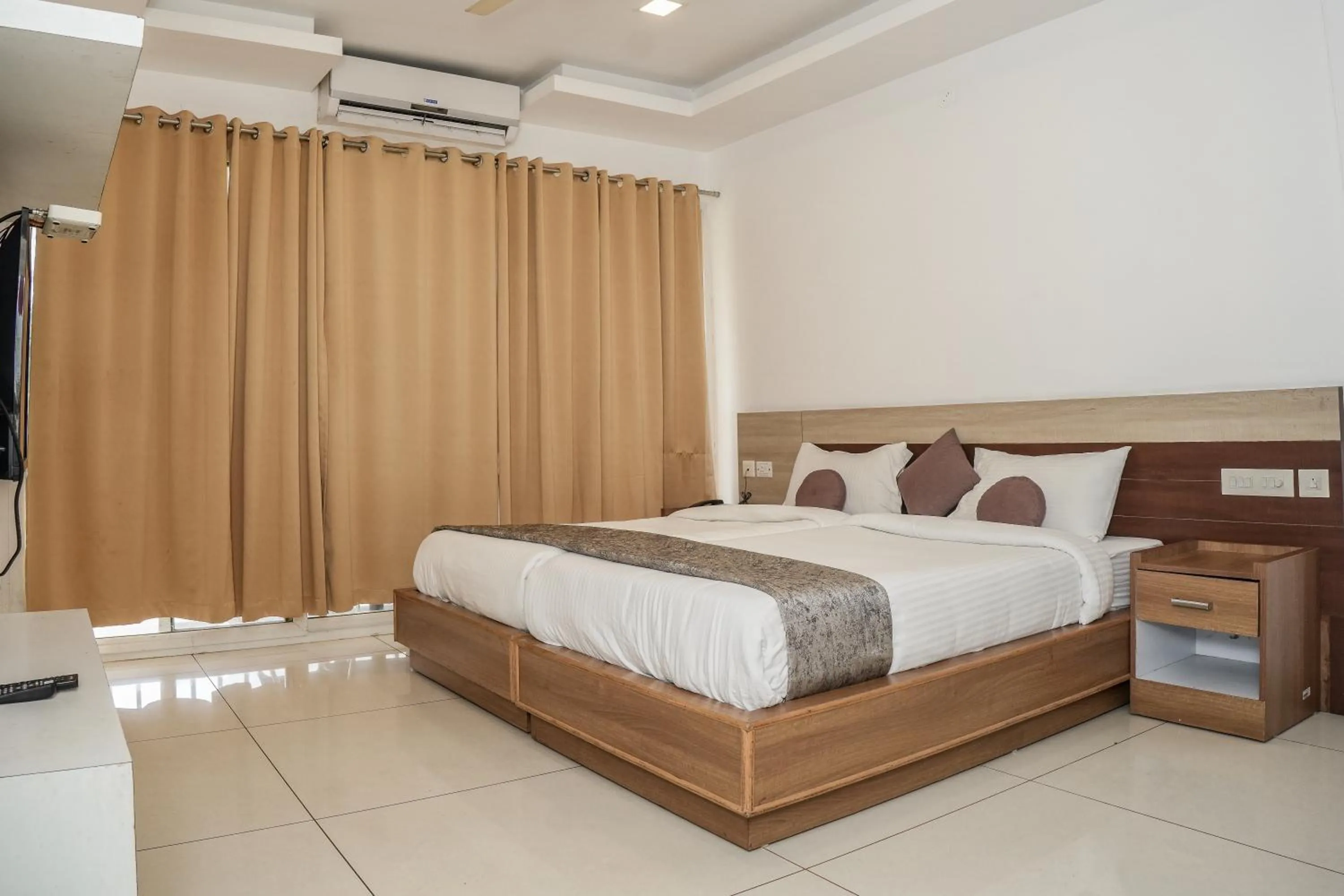 Bed in HOTEL LETS STAY