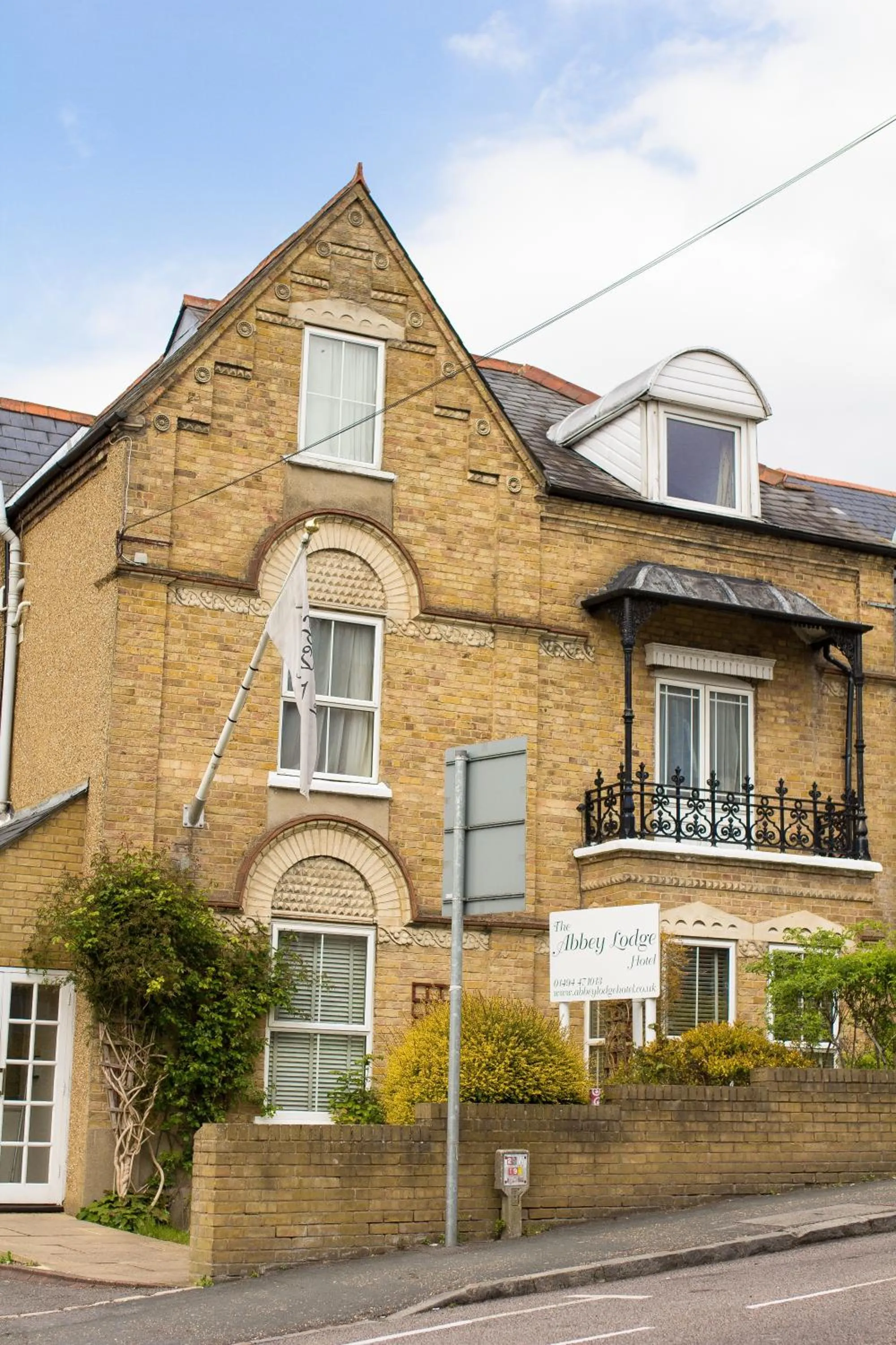 Facade/entrance in Abbey Lodge Hotel