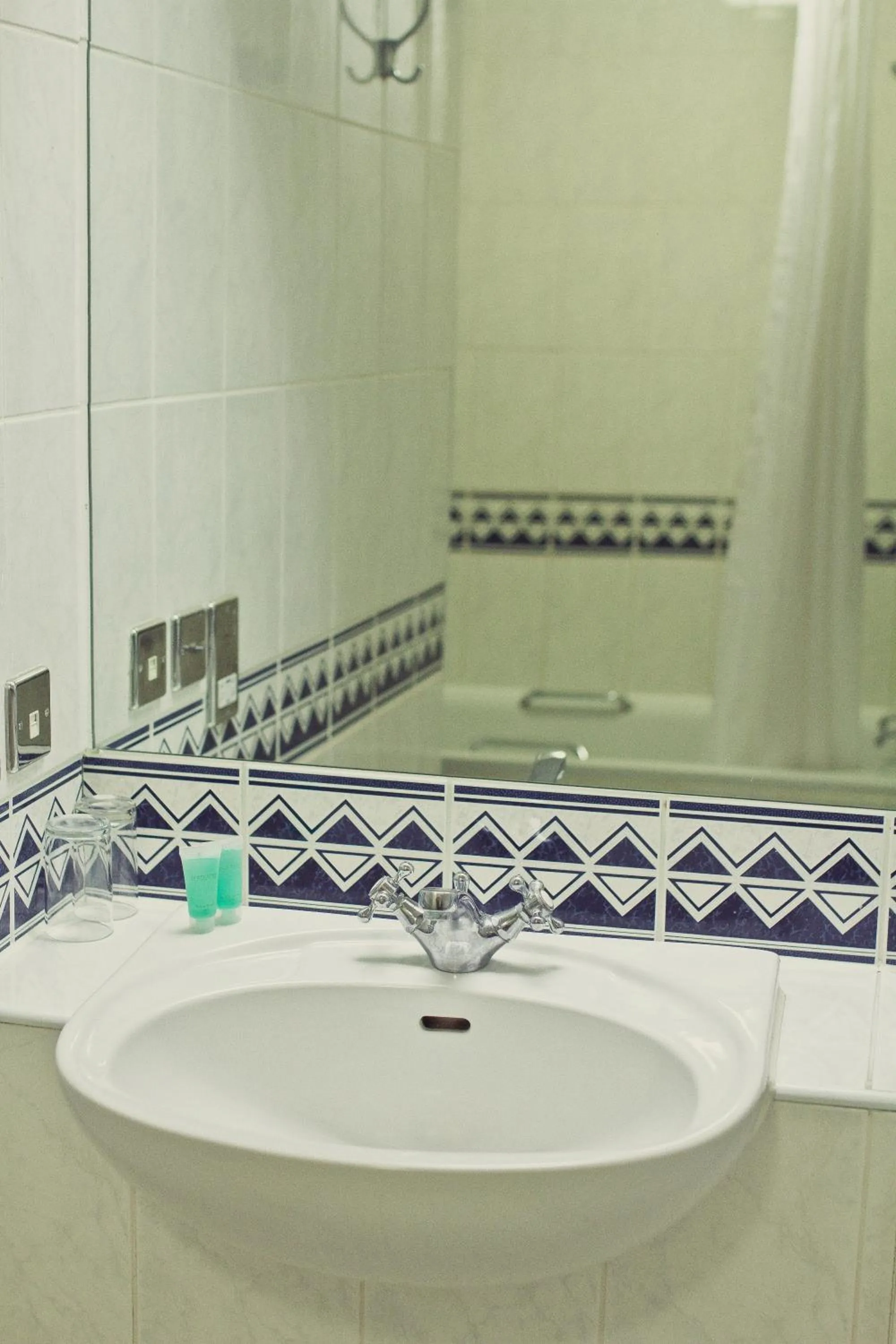 Bathroom in Abbey Lodge Hotel