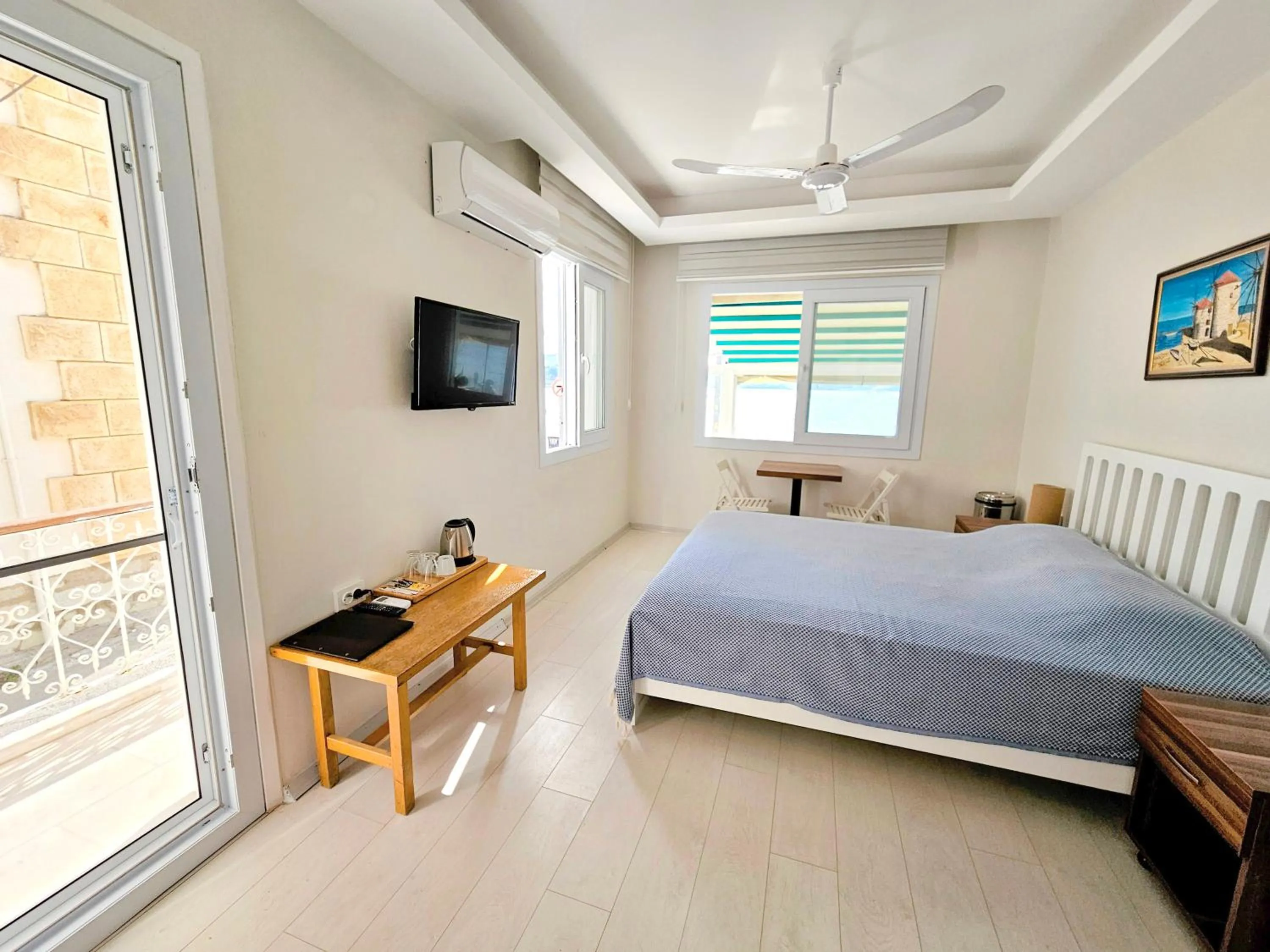 Photo of the whole room, Bed in Midilli Konak Foca