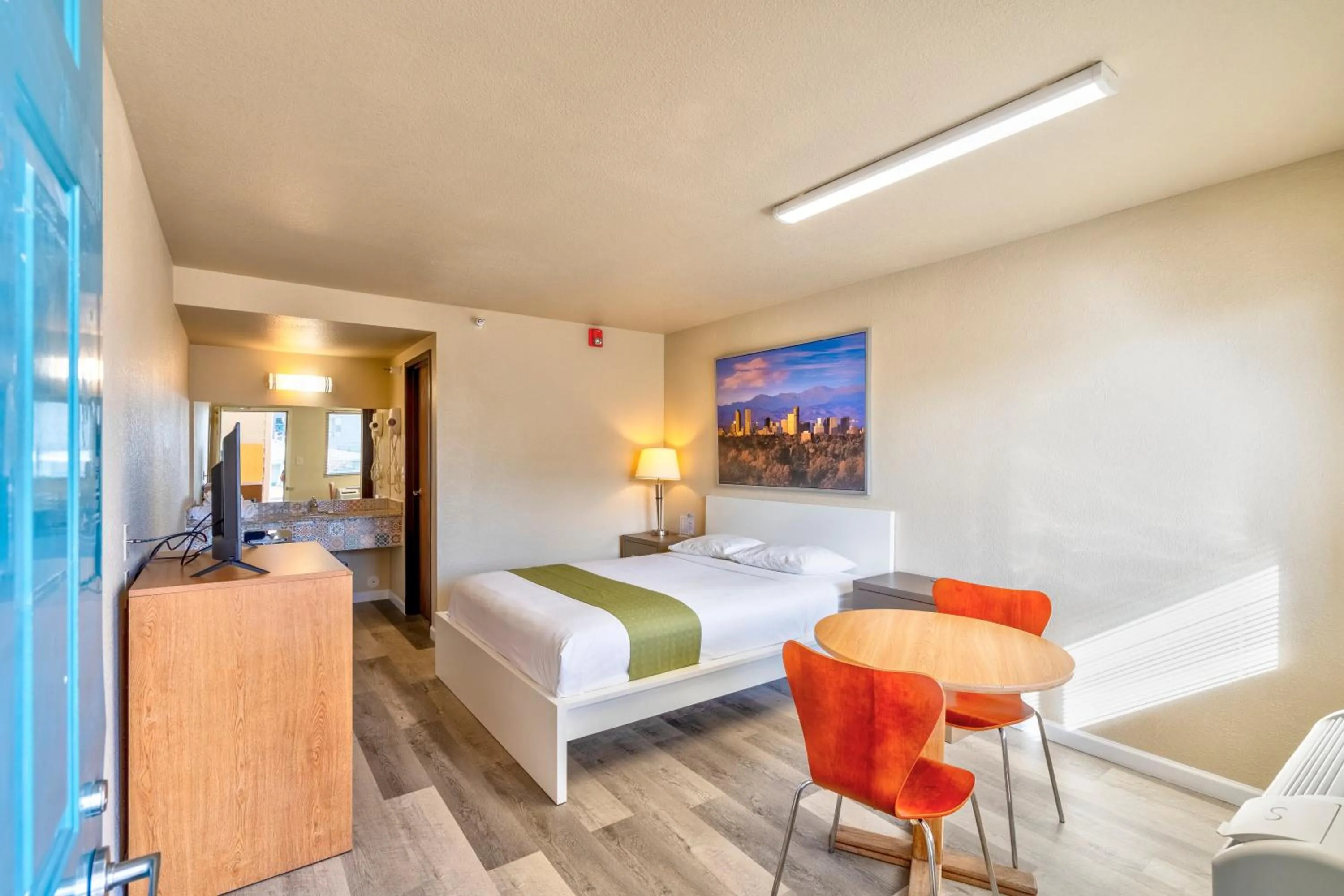 Photo of the whole room, Bed in City Inn