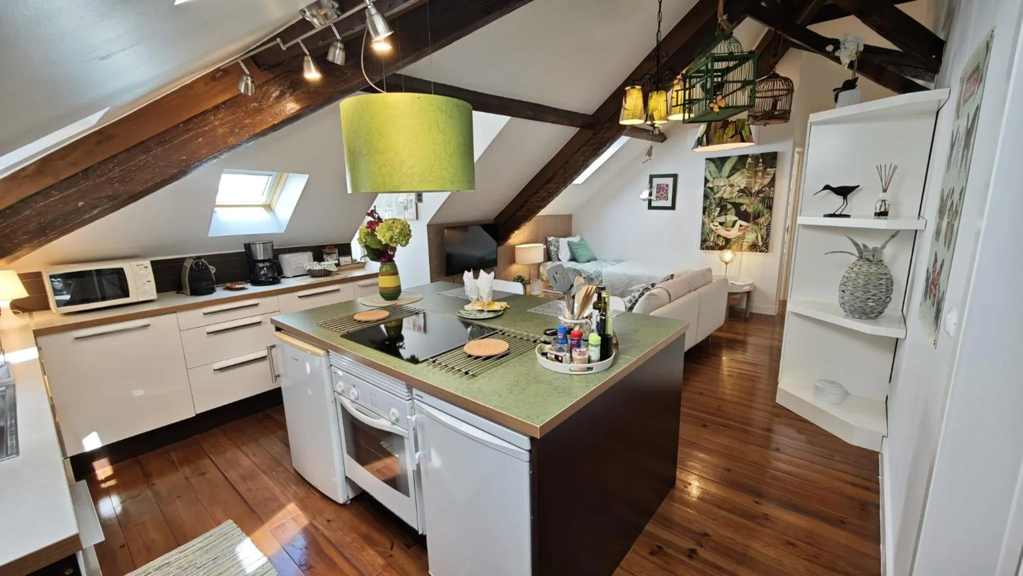 Coffee/tea facilities in Studios with Mezzanine Rua da Moeda