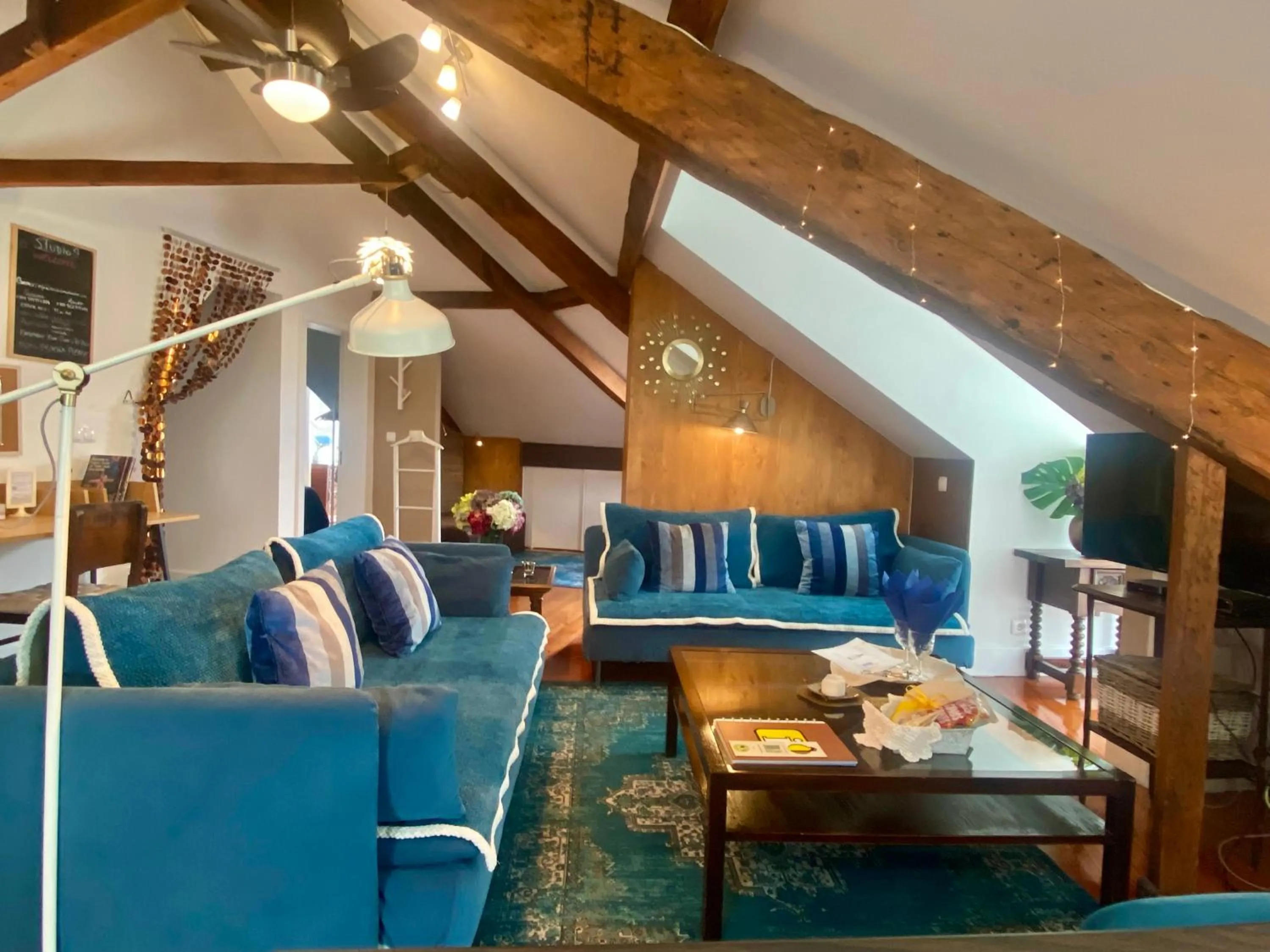 Living room in Studios with Mezzanine Rua da Moeda