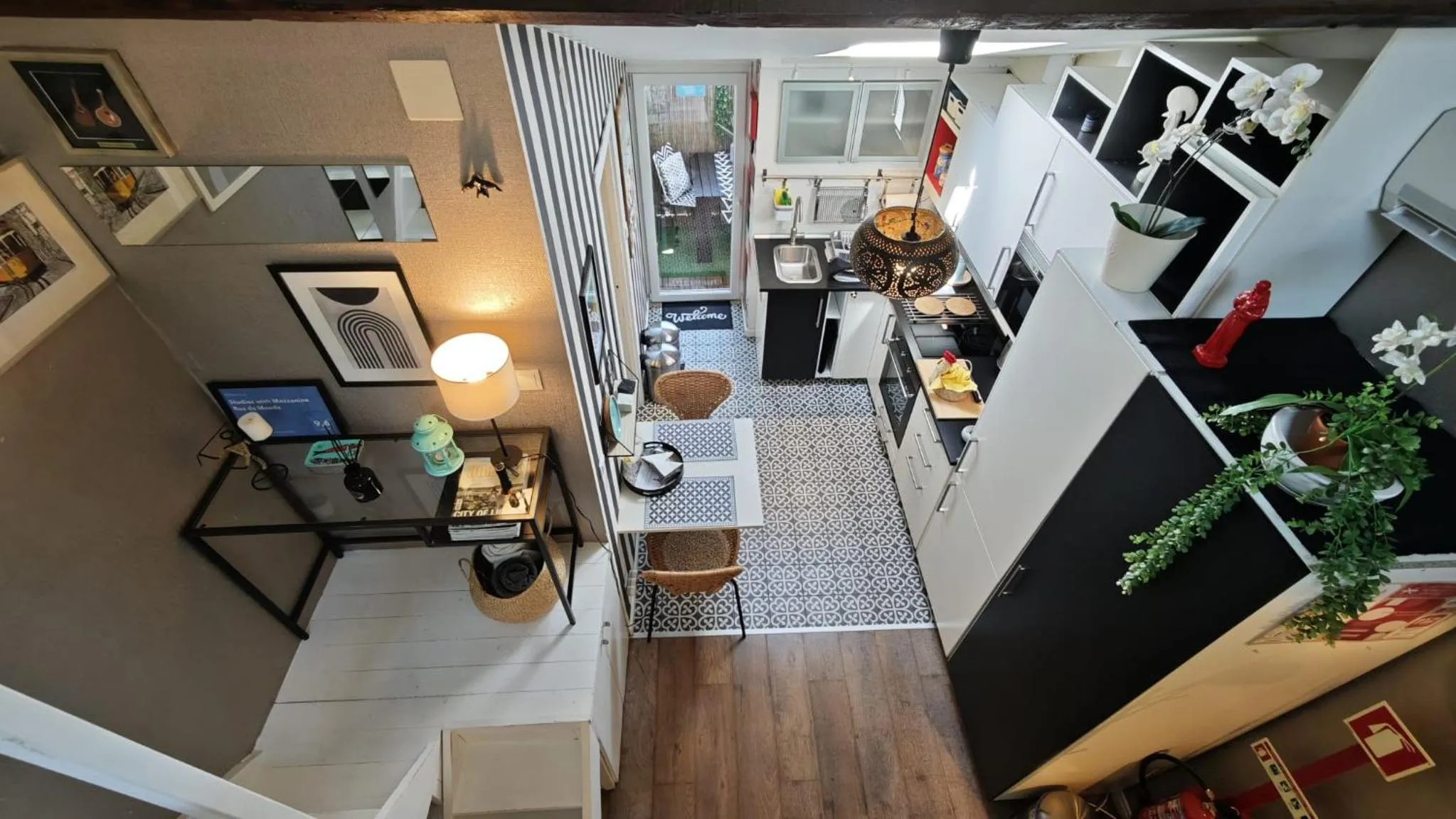 Kitchen or kitchenette in Studios with Mezzanine Rua da Moeda