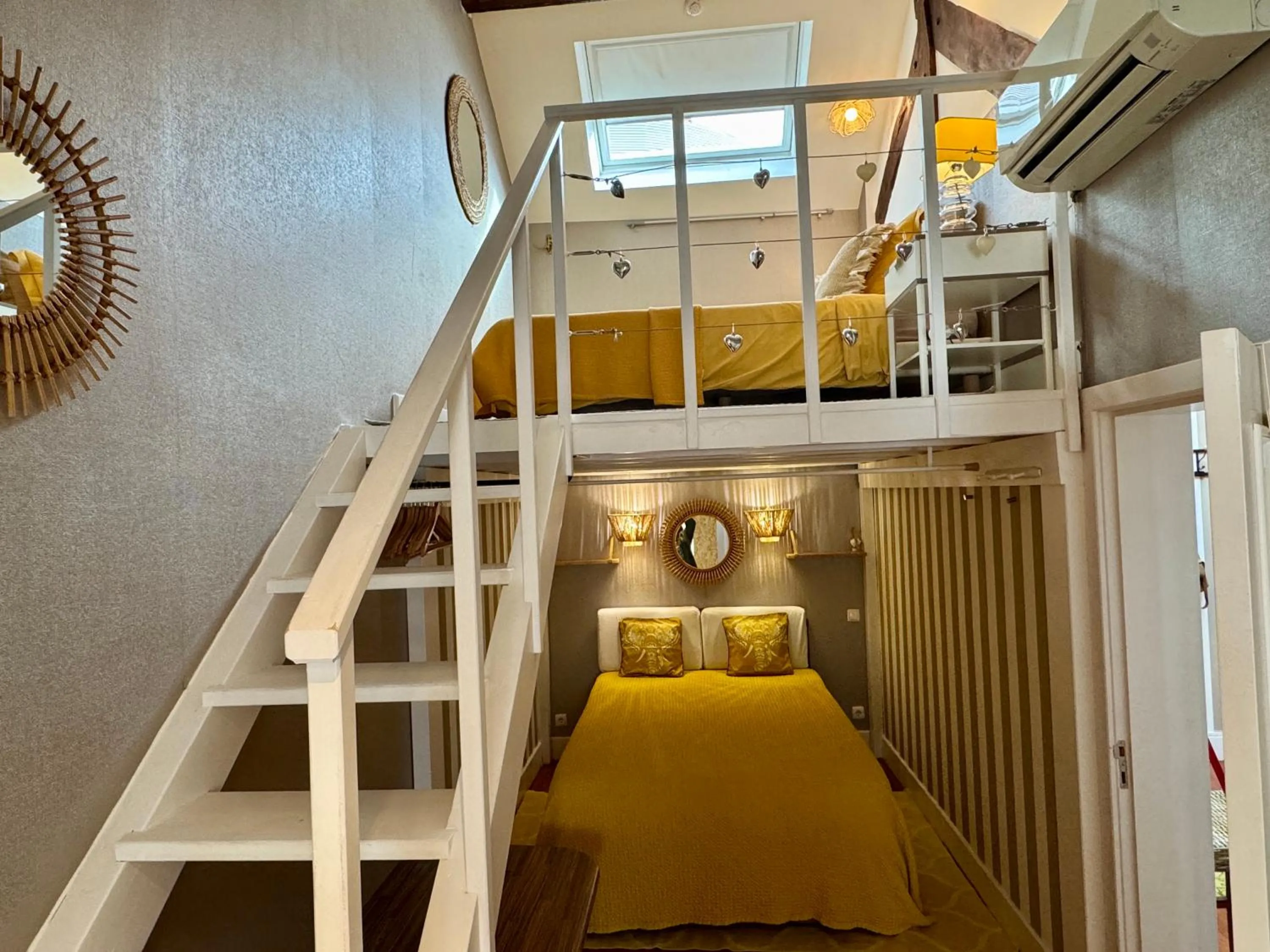 Bed in Studios with Mezzanine Rua da Moeda