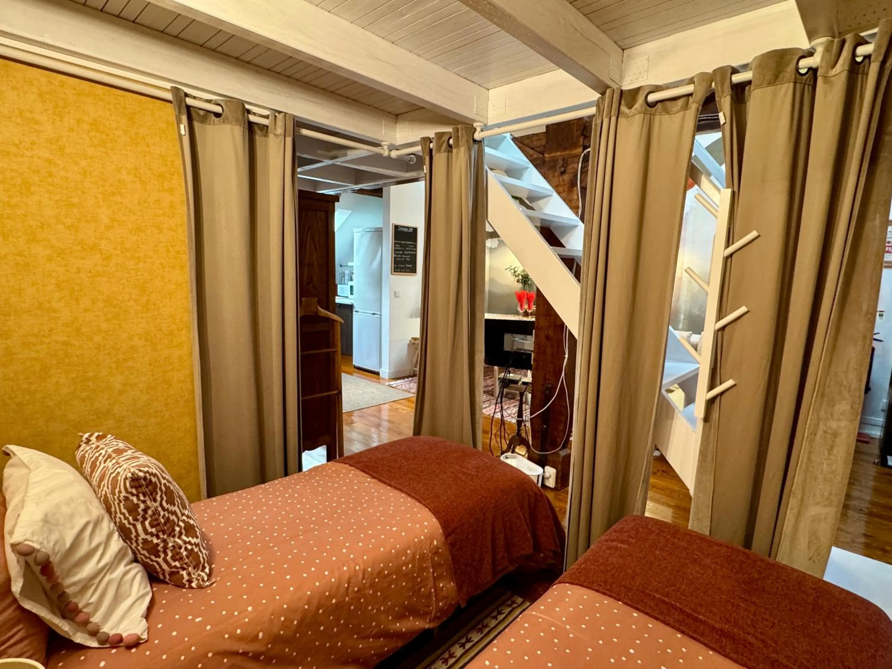 Bed in Studios with Mezzanine Rua da Moeda