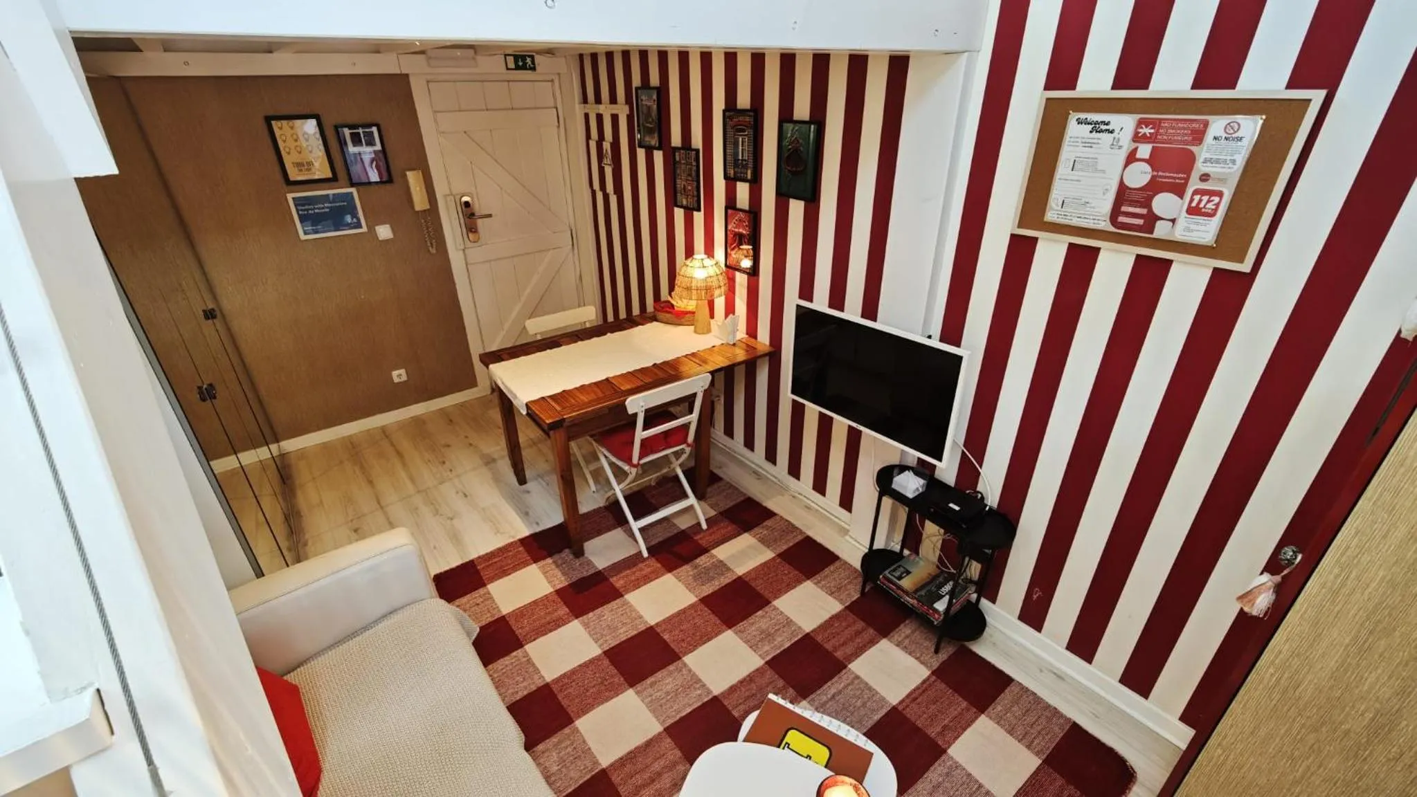 TV and multimedia in Studios with Mezzanine Rua da Moeda