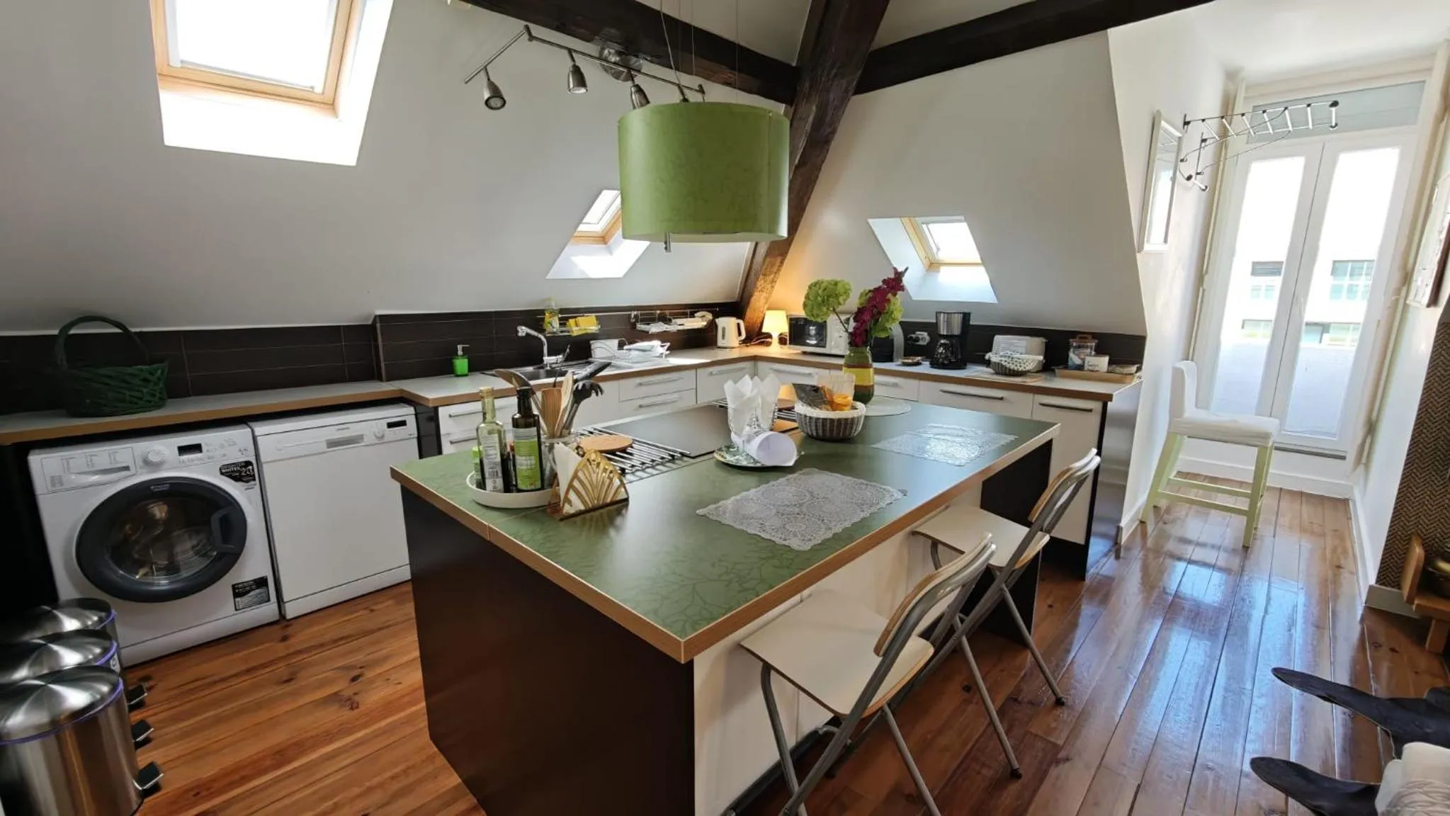 Kitchen or kitchenette in Studios with Mezzanine Rua da Moeda