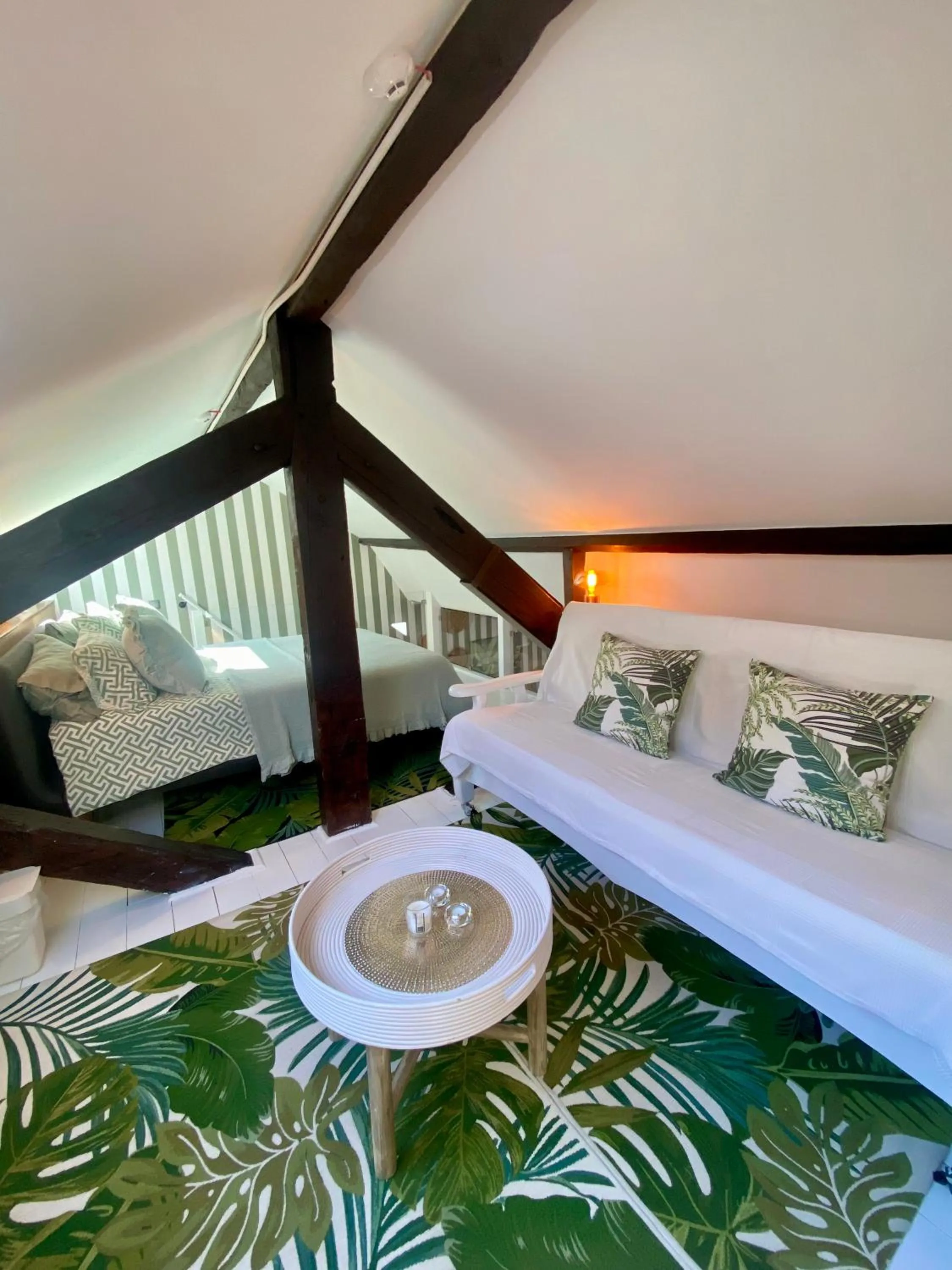 Bed in Studios with Mezzanine Rua da Moeda