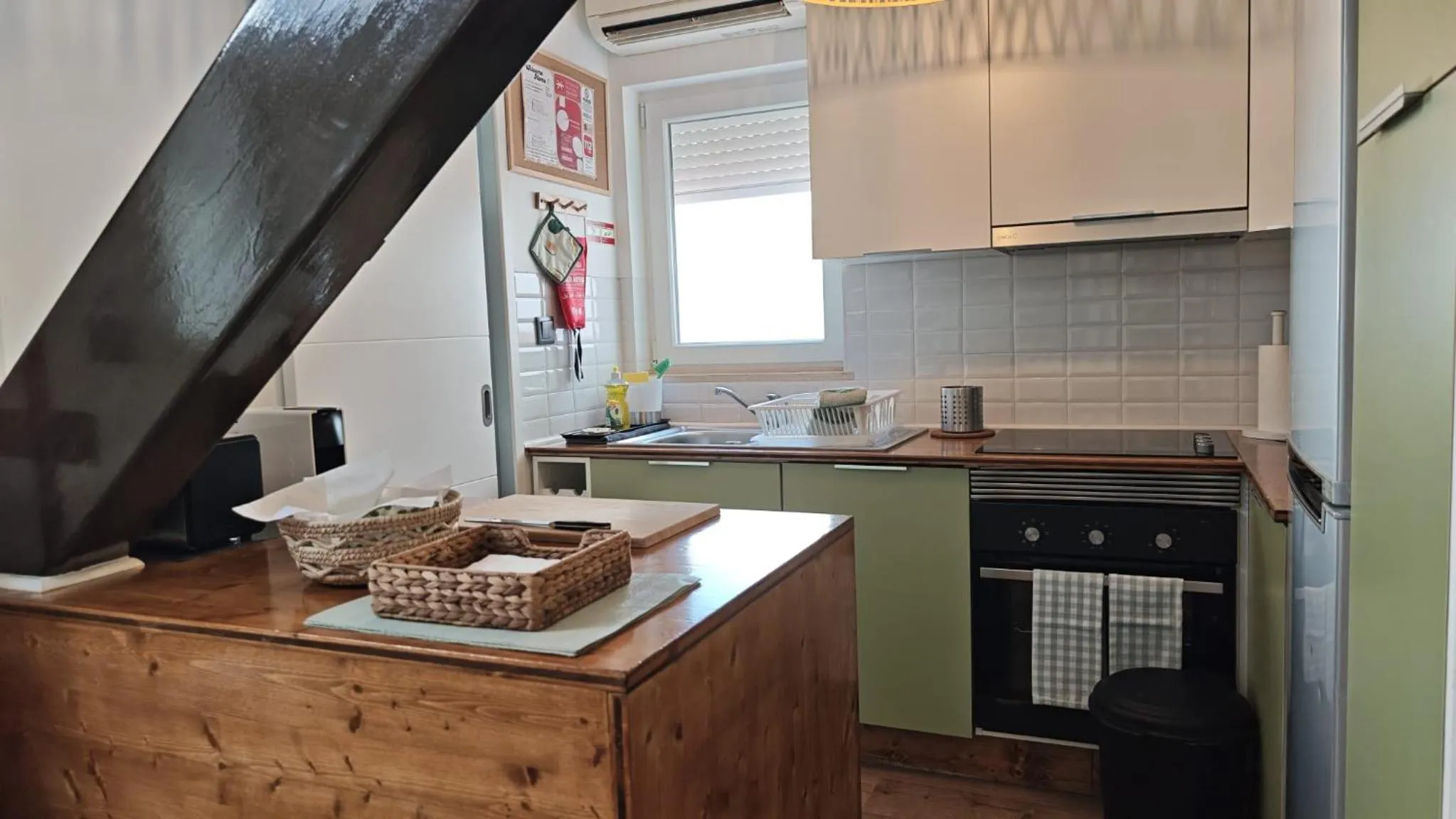 Kitchen or kitchenette in Studios with Mezzanine Rua da Moeda