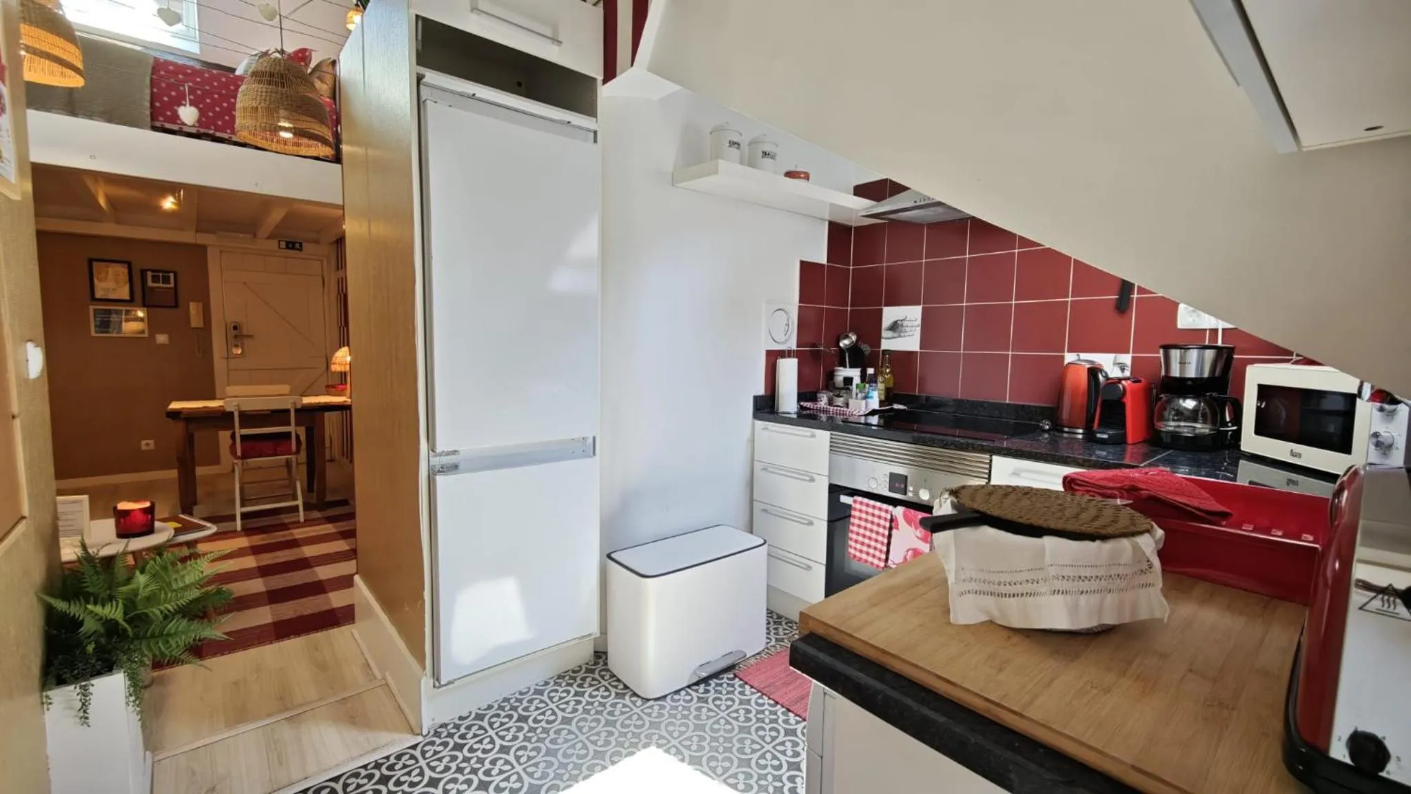 Kitchen or kitchenette in Studios with Mezzanine Rua da Moeda