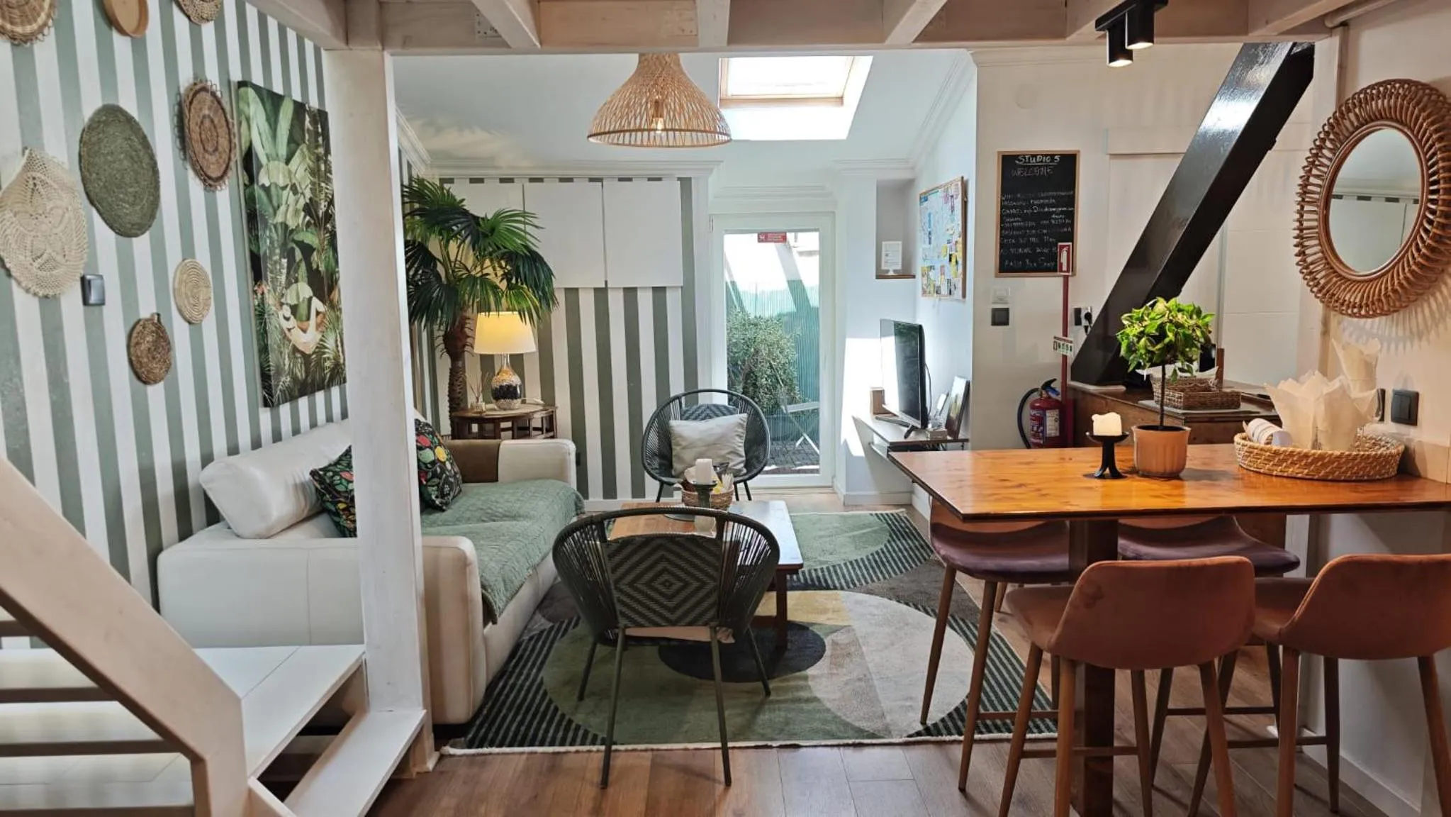 Living room in Studios with Mezzanine Rua da Moeda