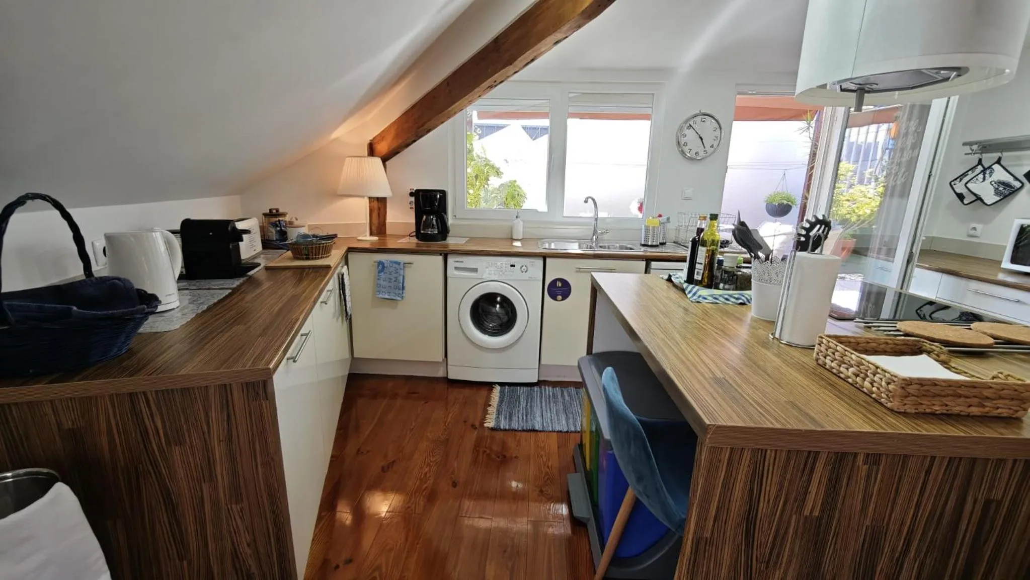 Kitchen or kitchenette in Studios with Mezzanine Rua da Moeda