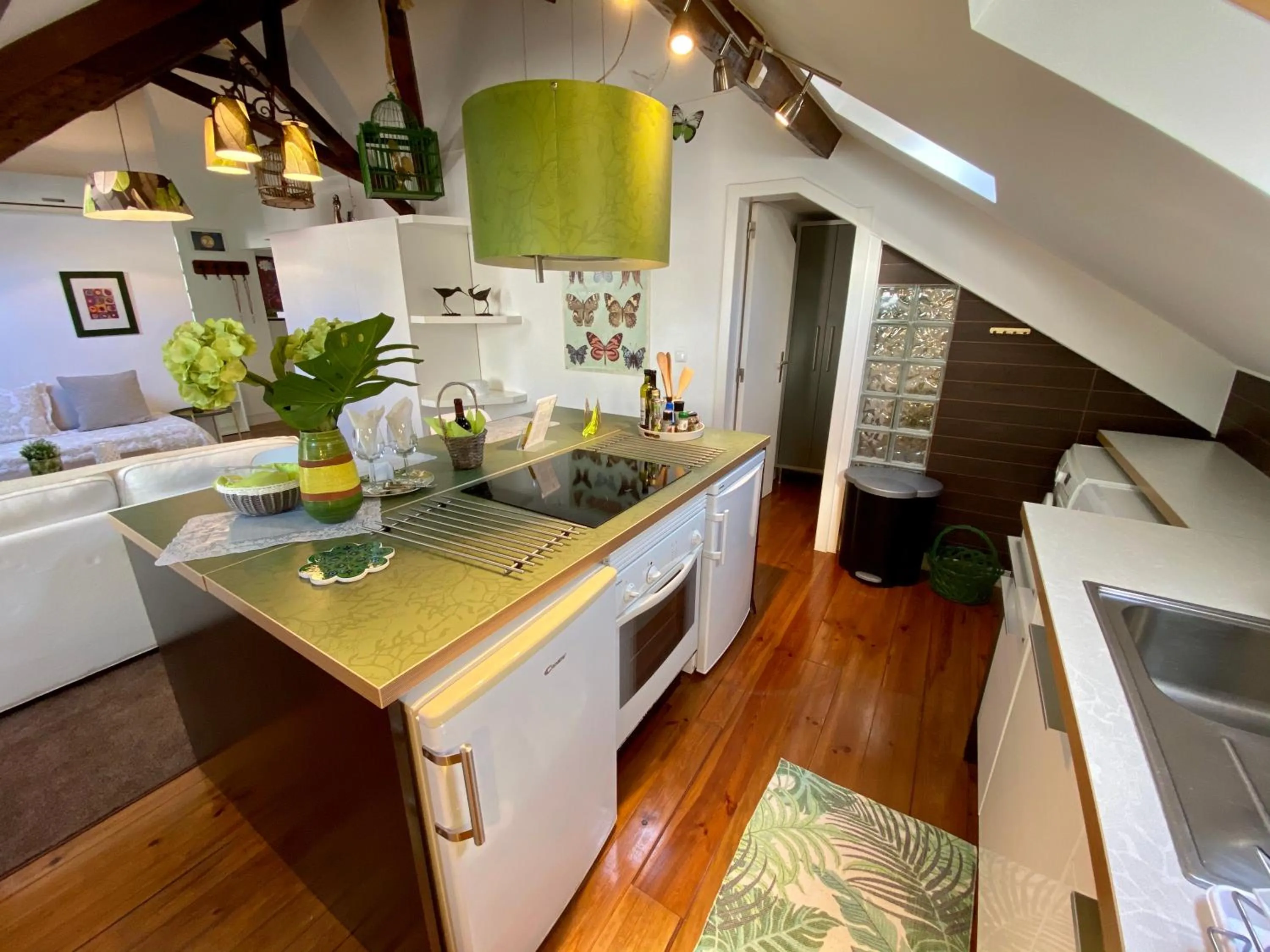 Kitchen or kitchenette in Studios with Mezzanine Rua da Moeda
