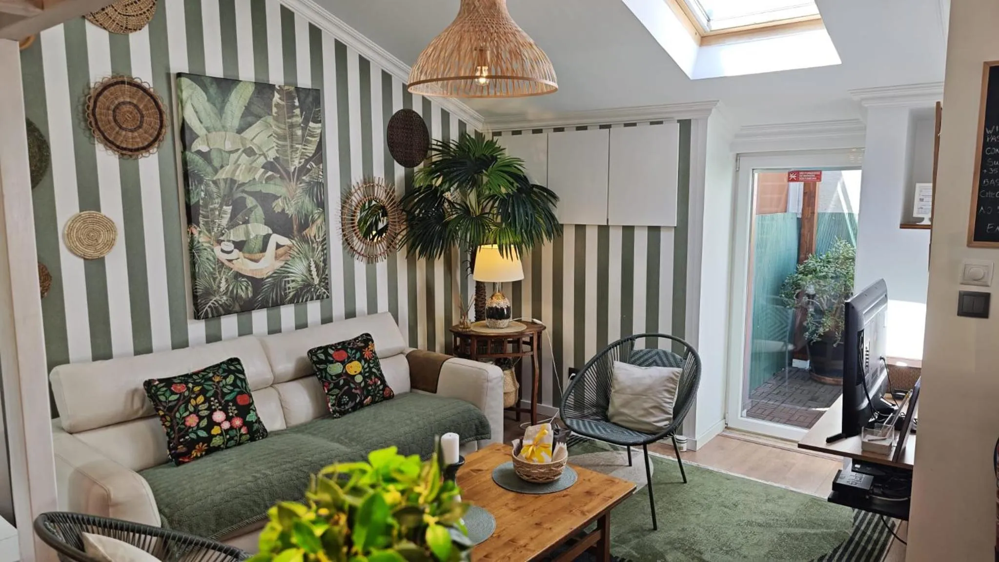 TV and multimedia in Studios with Mezzanine Rua da Moeda