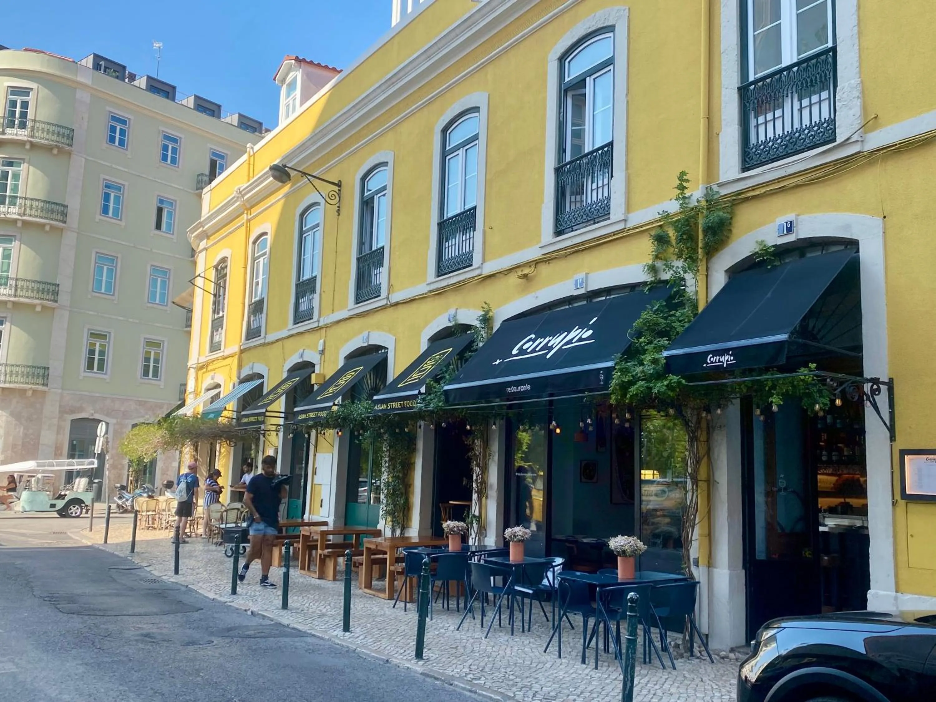 Property building in Studios with Mezzanine Rua da Moeda