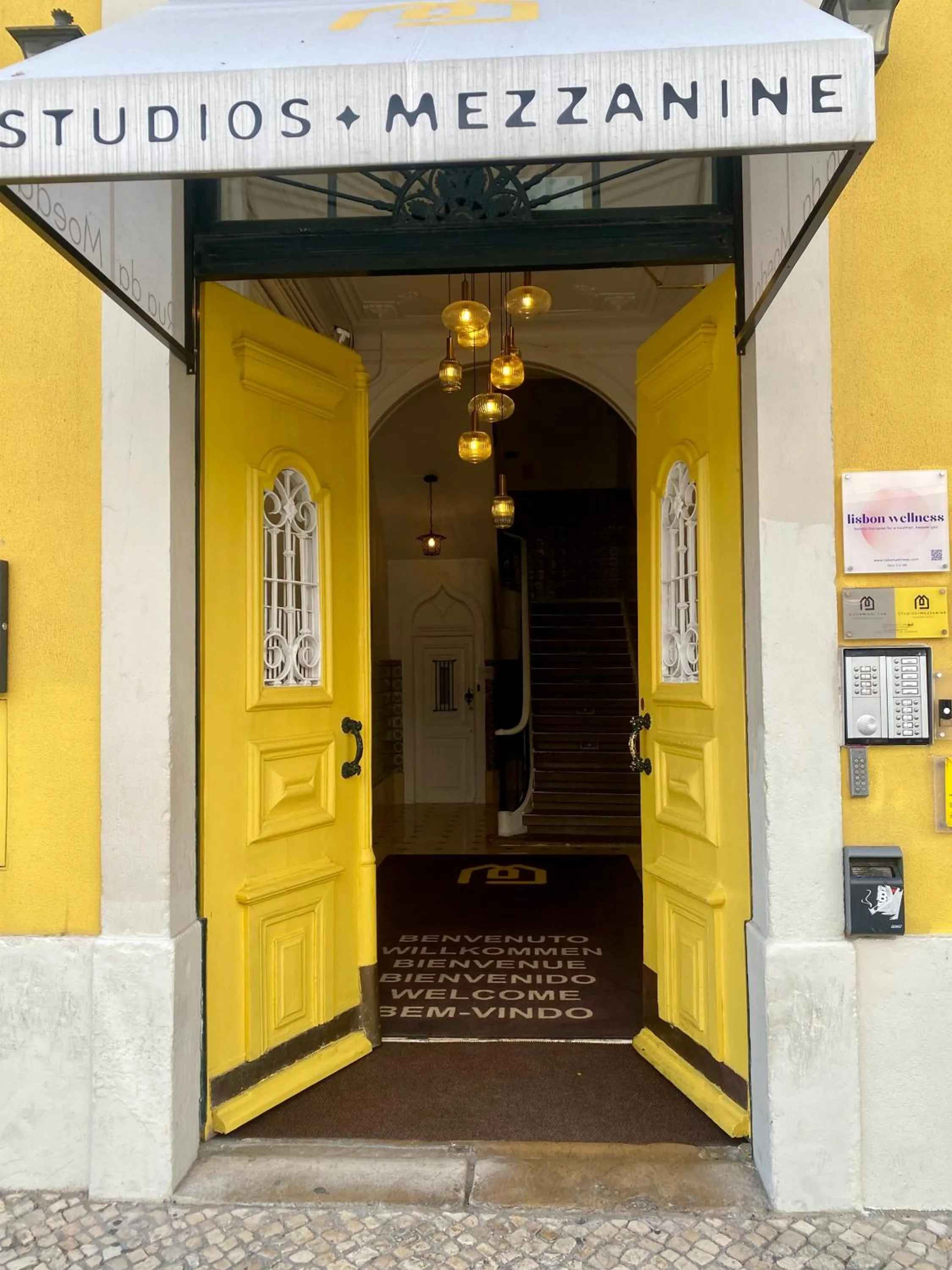 Property building in Studios with Mezzanine Rua da Moeda