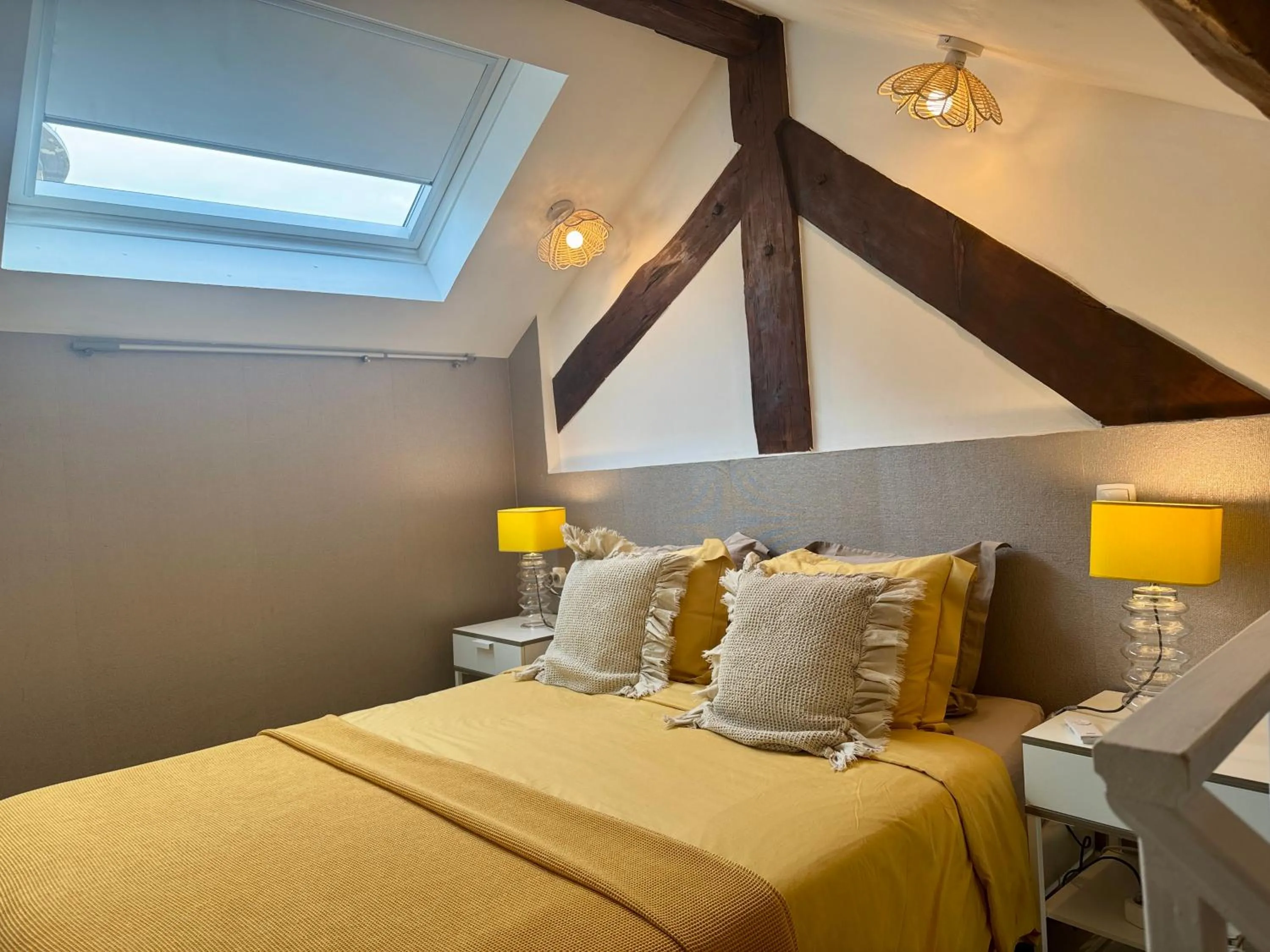 Bed in Studios with Mezzanine Rua da Moeda