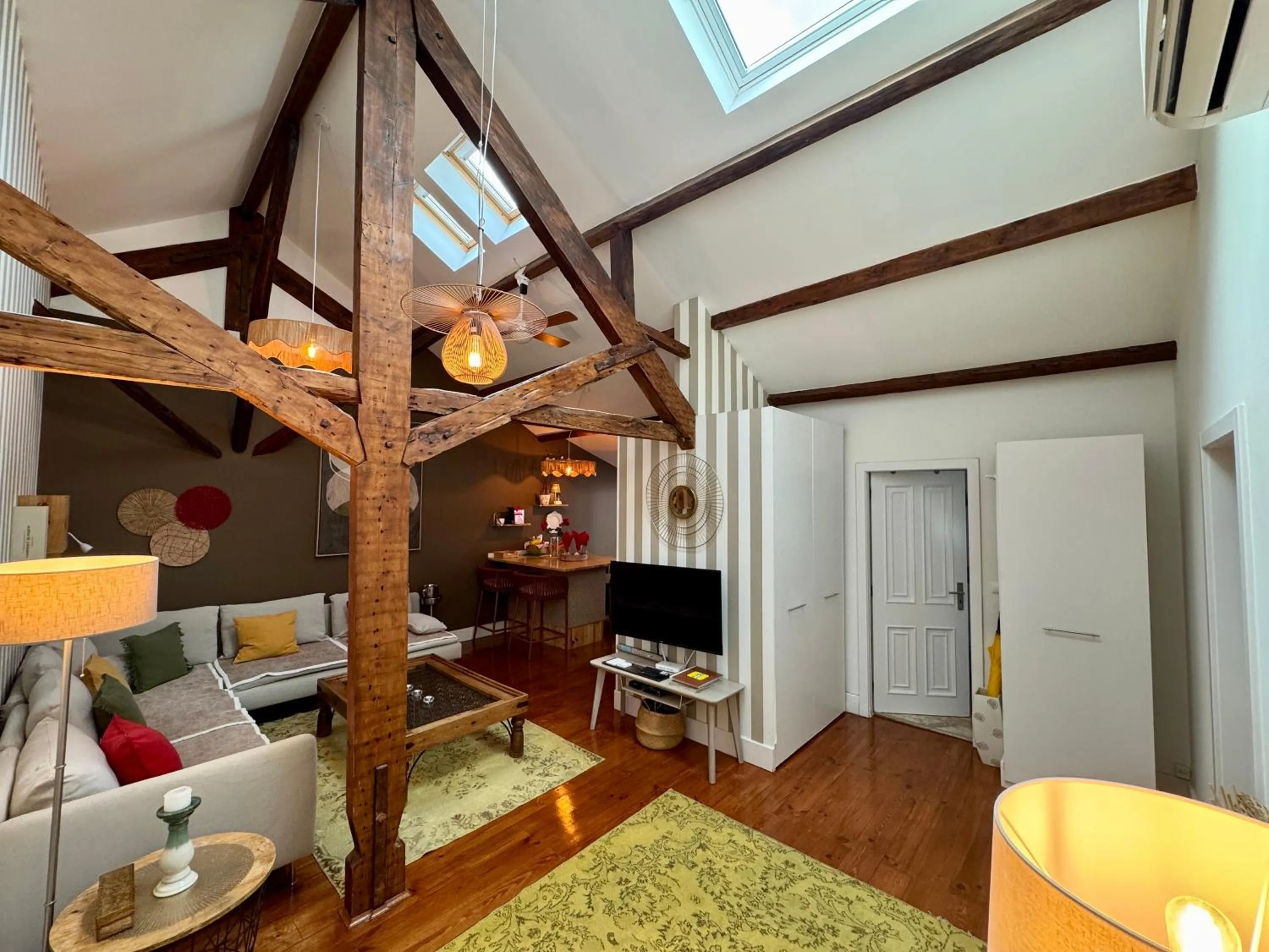 TV and multimedia in Studios with Mezzanine Rua da Moeda