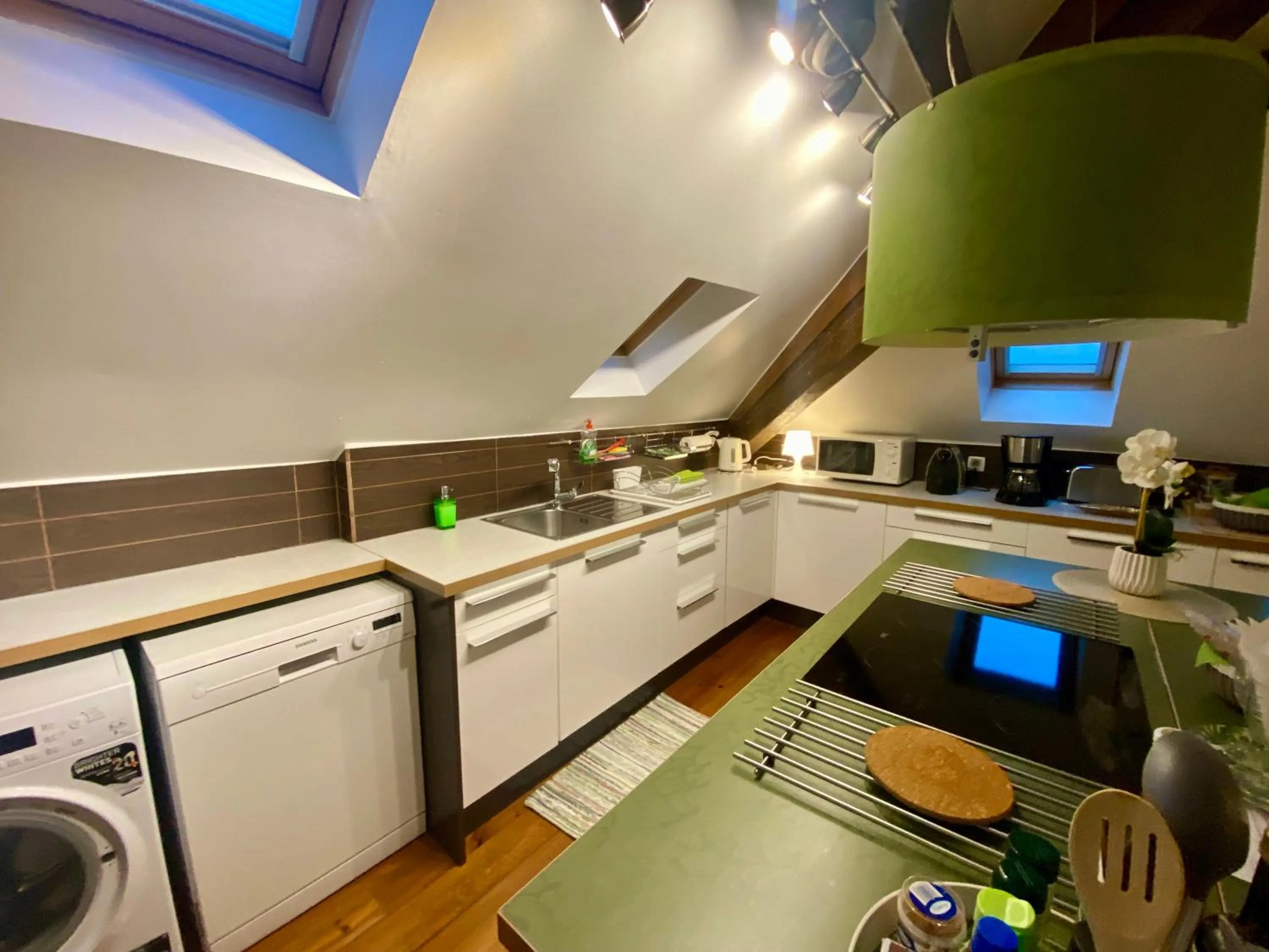 Kitchen or kitchenette in Studios with Mezzanine Rua da Moeda