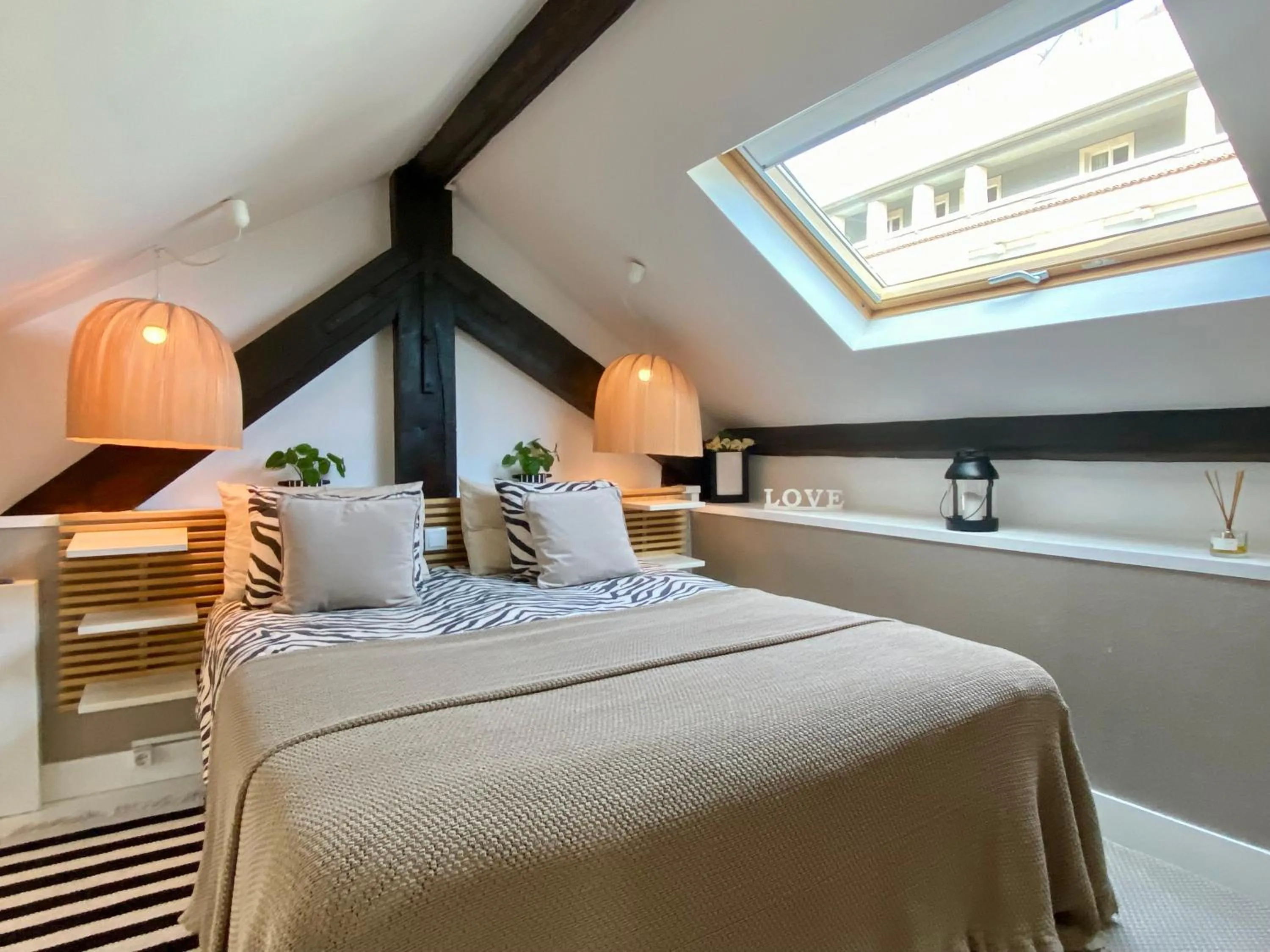 Bed in Studios with Mezzanine Rua da Moeda