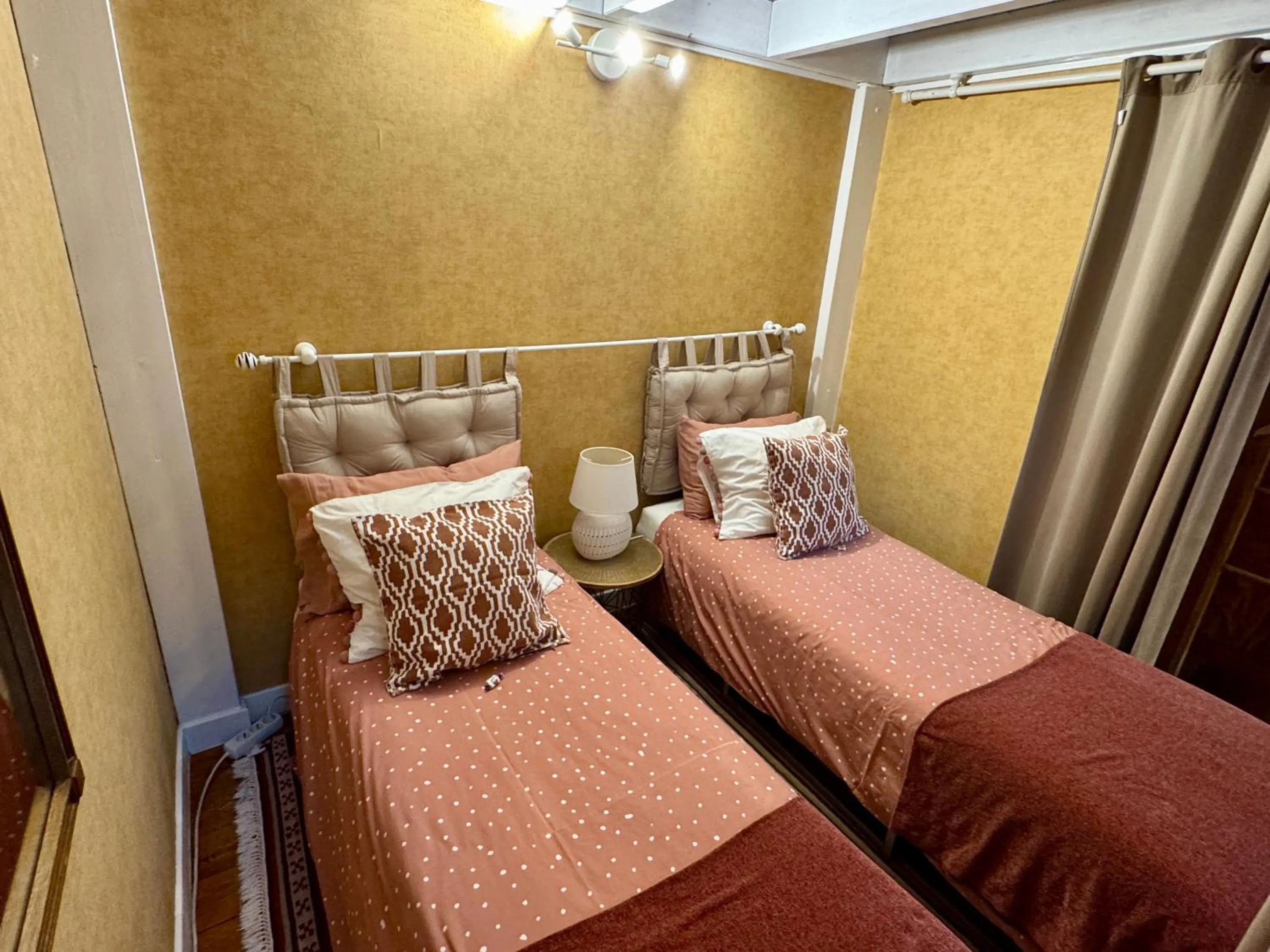 Bed in Studios with Mezzanine Rua da Moeda