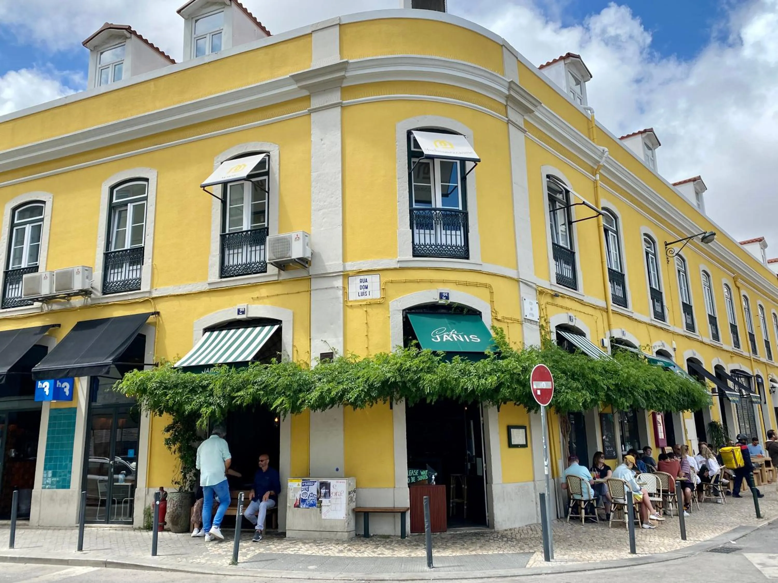 Property building in Studios with Mezzanine Rua da Moeda