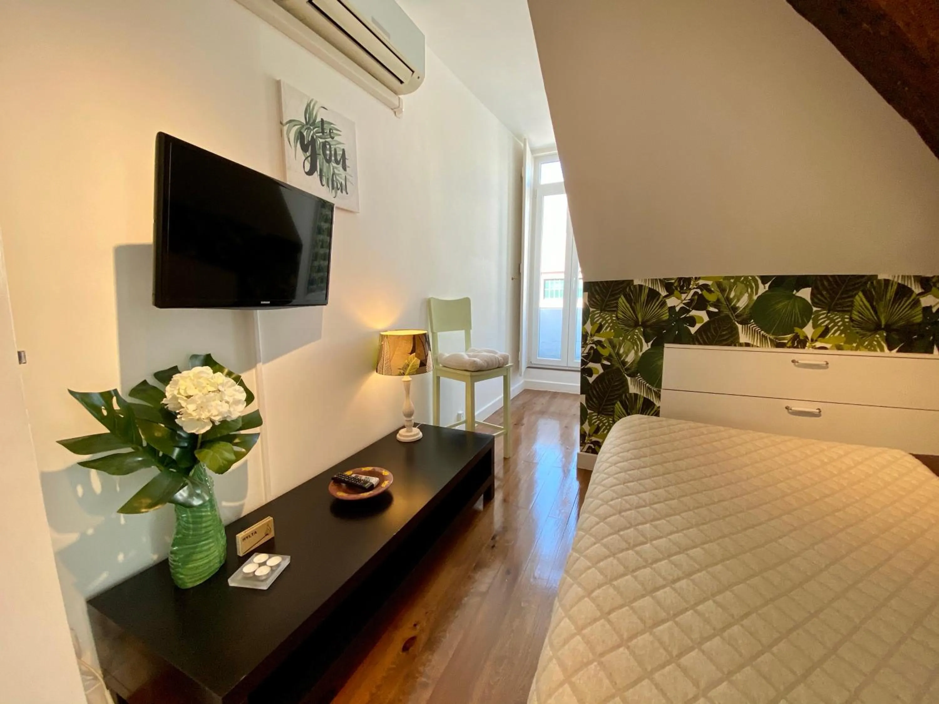 TV and multimedia, Bed in Studios with Mezzanine Rua da Moeda