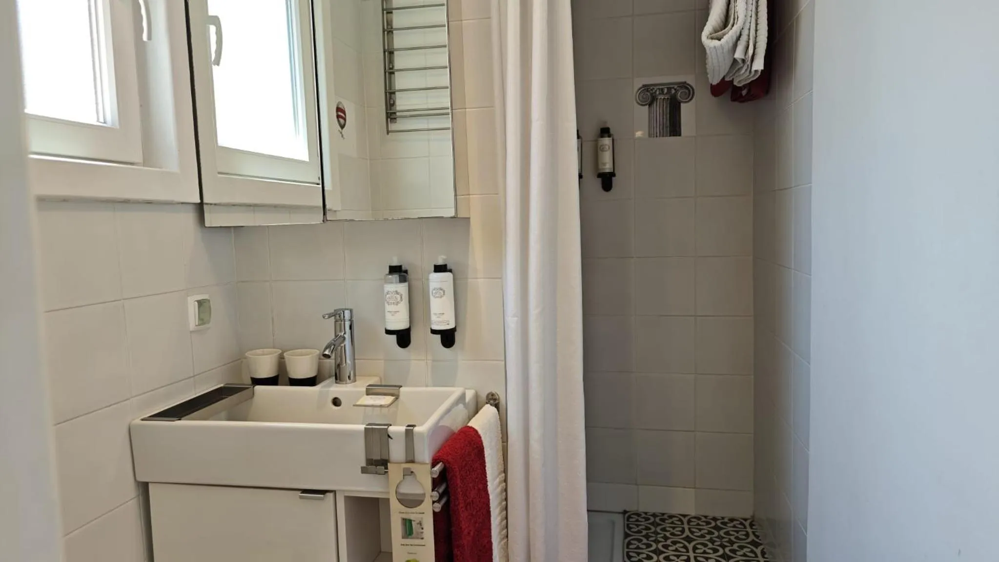 Bathroom in Studios with Mezzanine Rua da Moeda