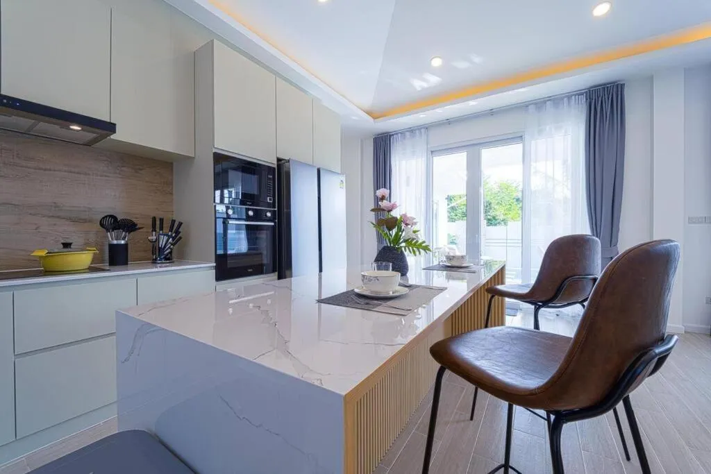 Private Modern 3 Bedroom Pool Villa! AV1