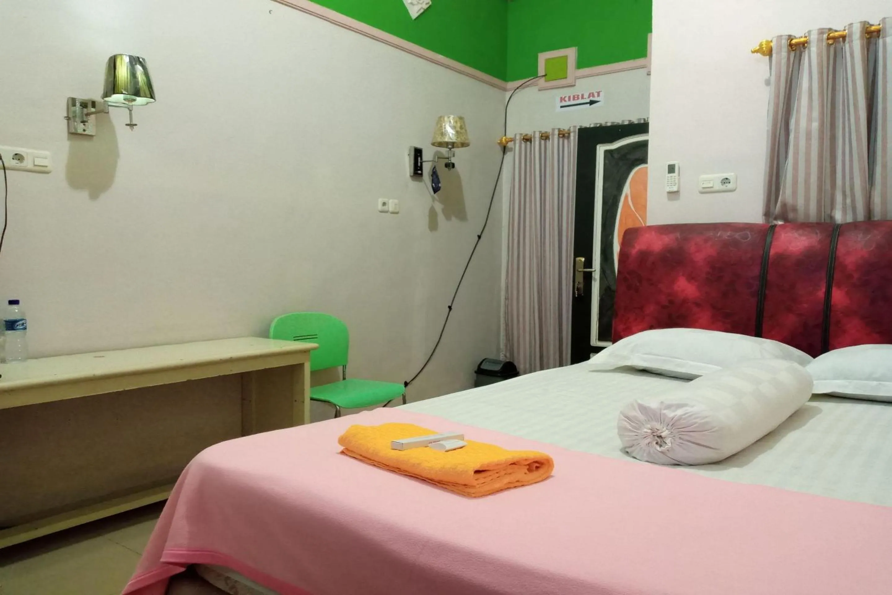 Bedroom, Bed in Hotel O Kost Nian Syariah Near SPBU Pertamina 74.91657 Mattirotasi Sidrap