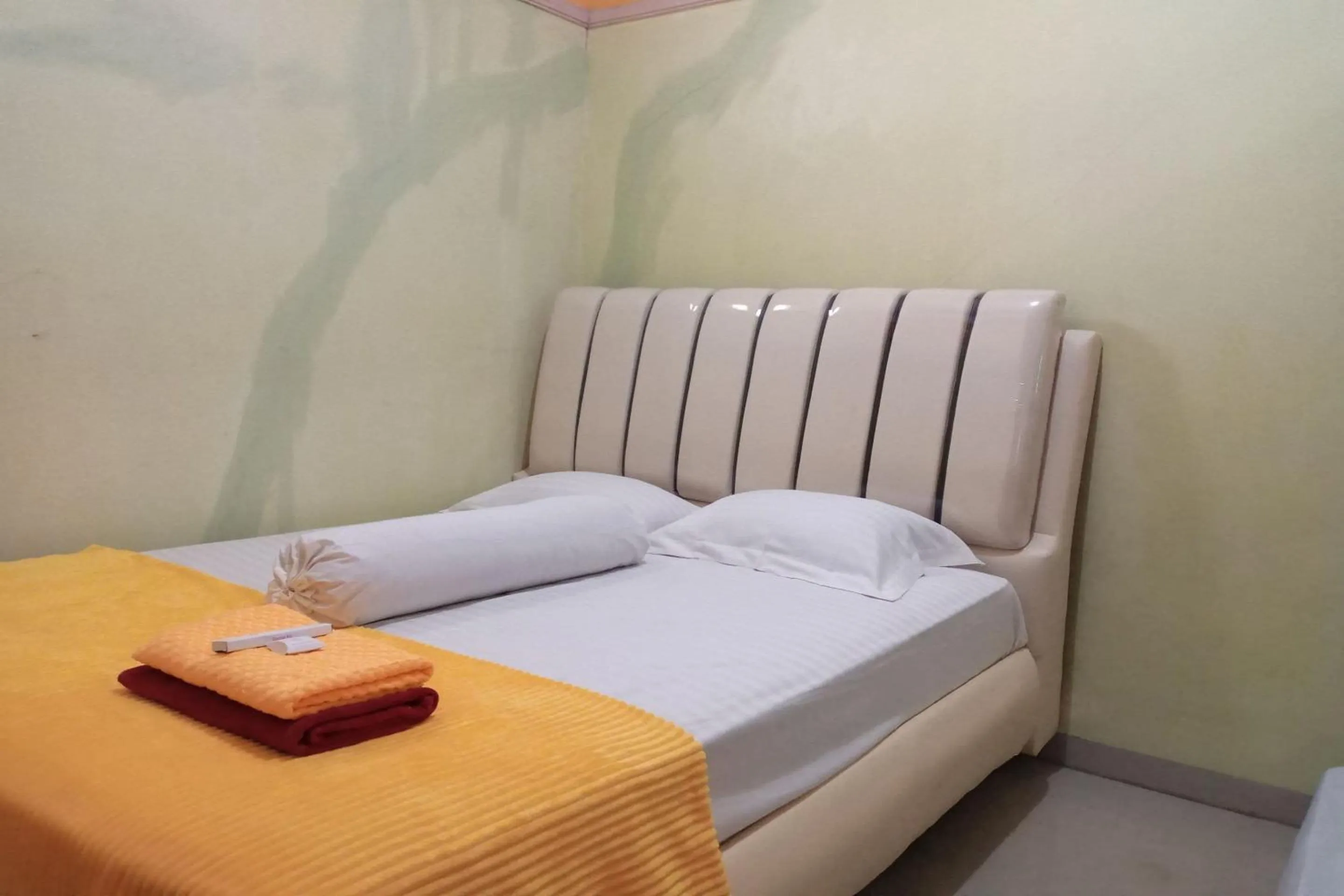 Bedroom, Bed in Hotel O Kost Nian Syariah Near SPBU Pertamina 74.91657 Mattirotasi Sidrap