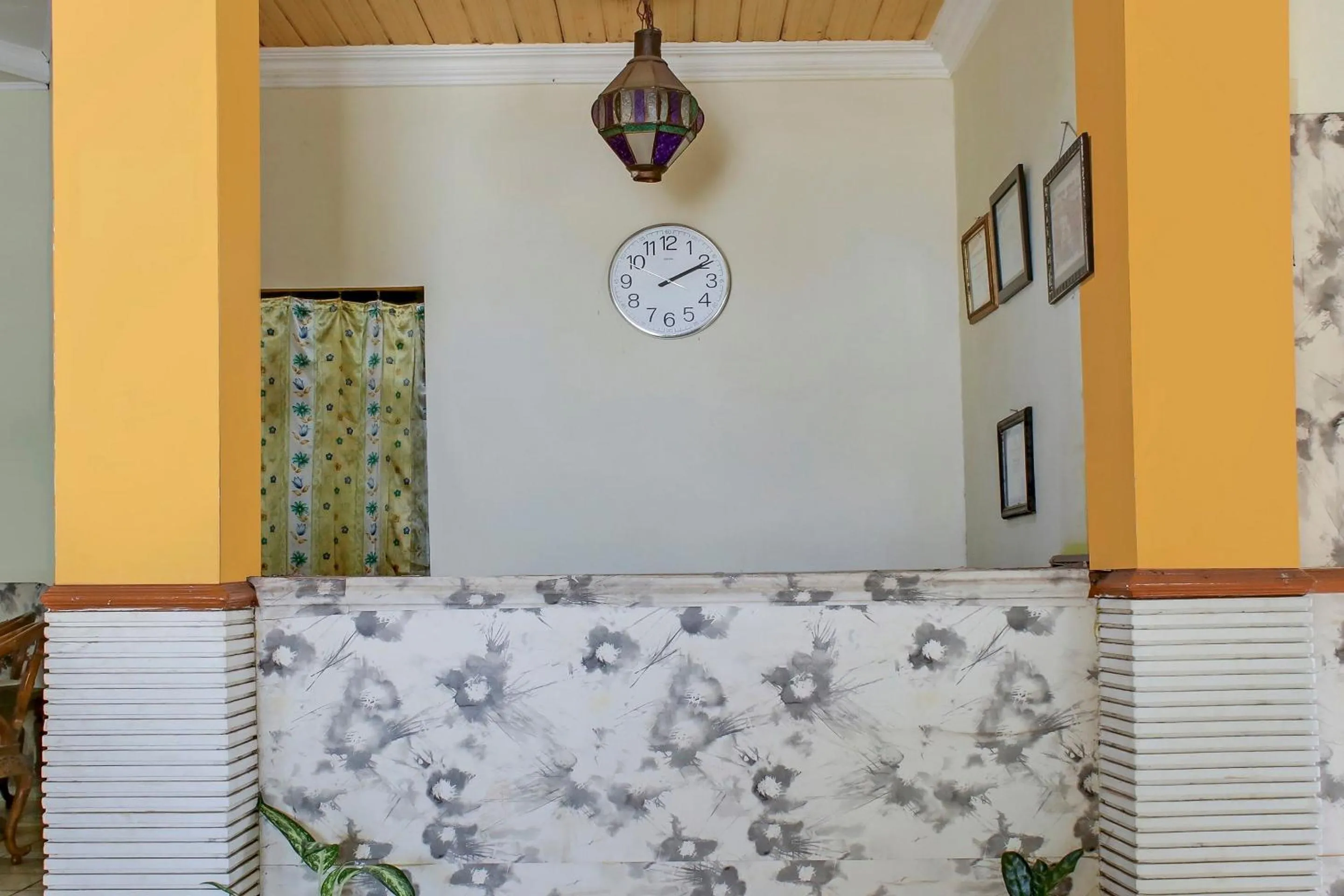 Lobby or reception in Hotel O Wisma Flamboyan NearTaman Makam Pahlawan